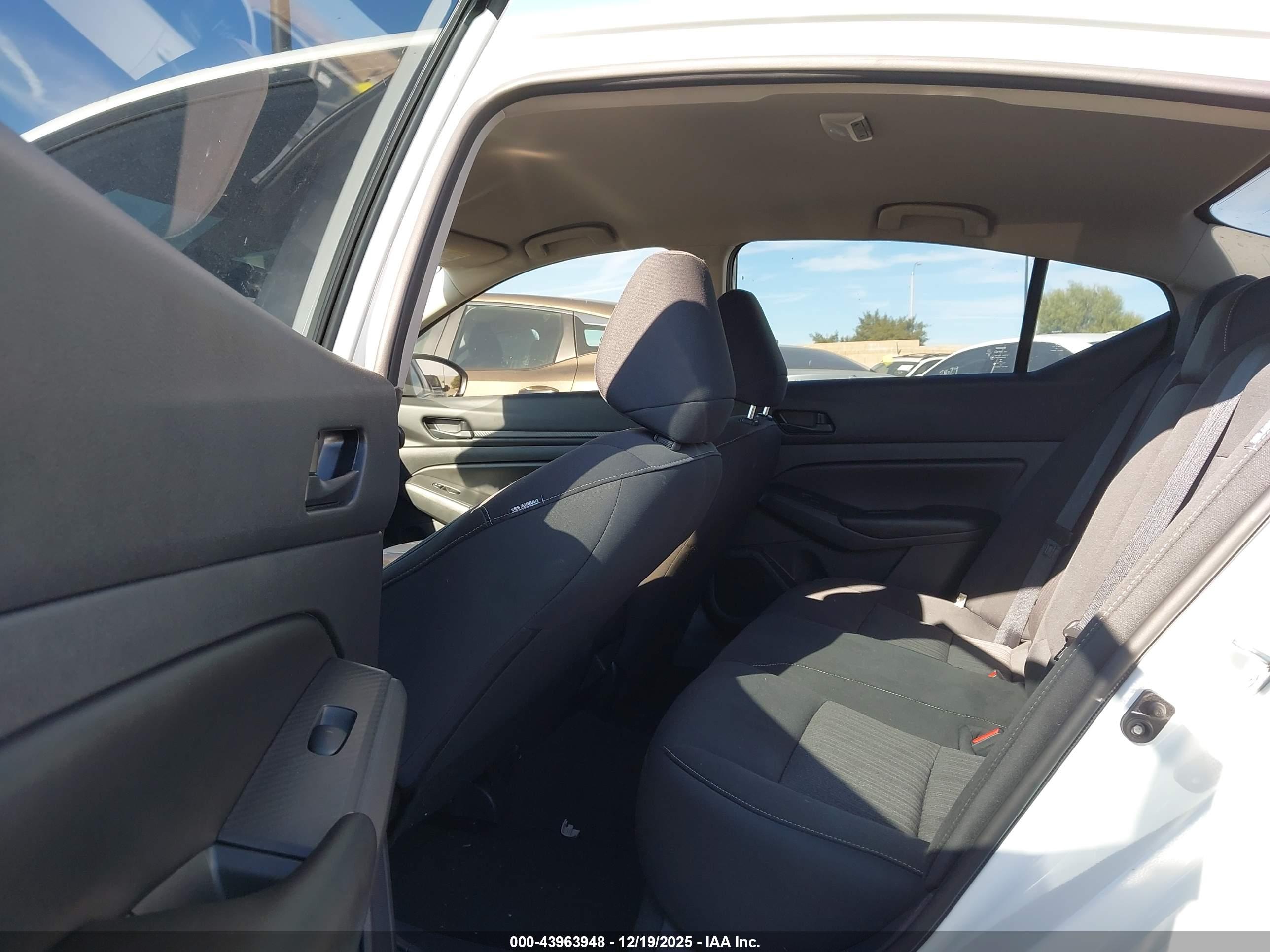 NISSAN ALTIMA image 8