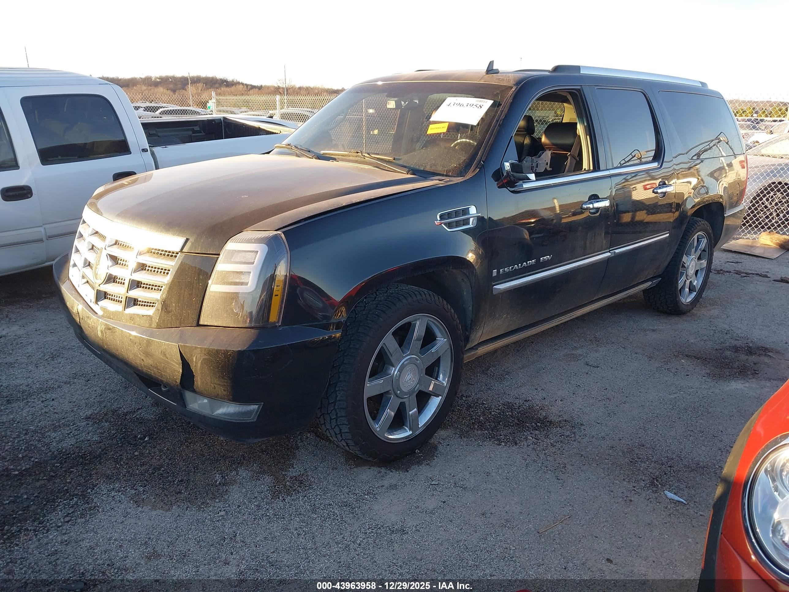 CADILLAC ESCALADE image 2