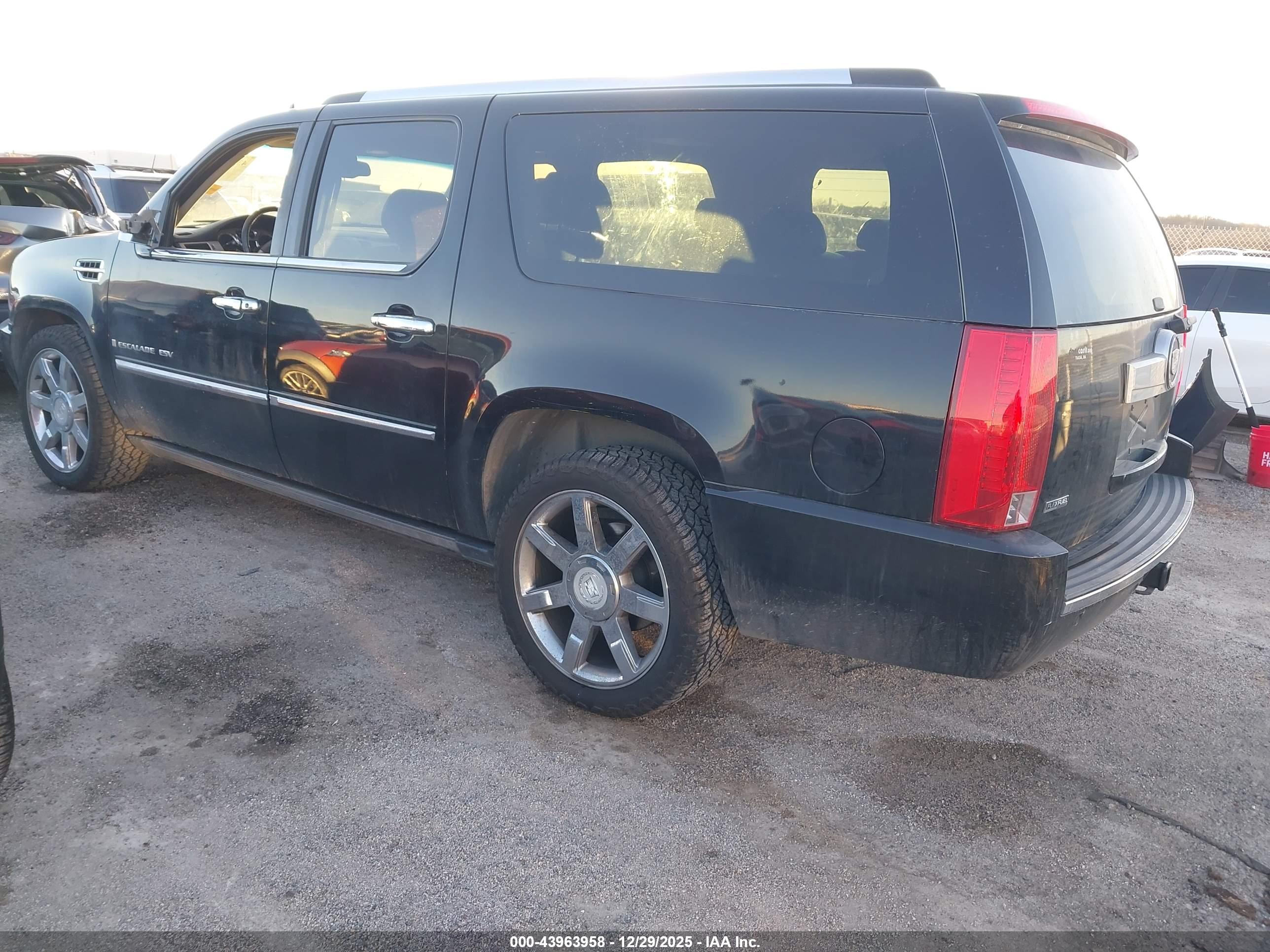 CADILLAC ESCALADE image 3