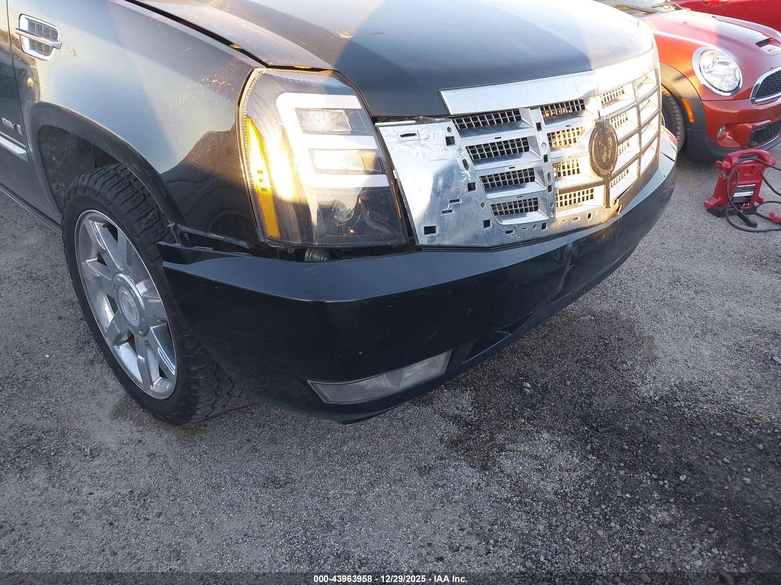 CADILLAC ESCALADE image 6