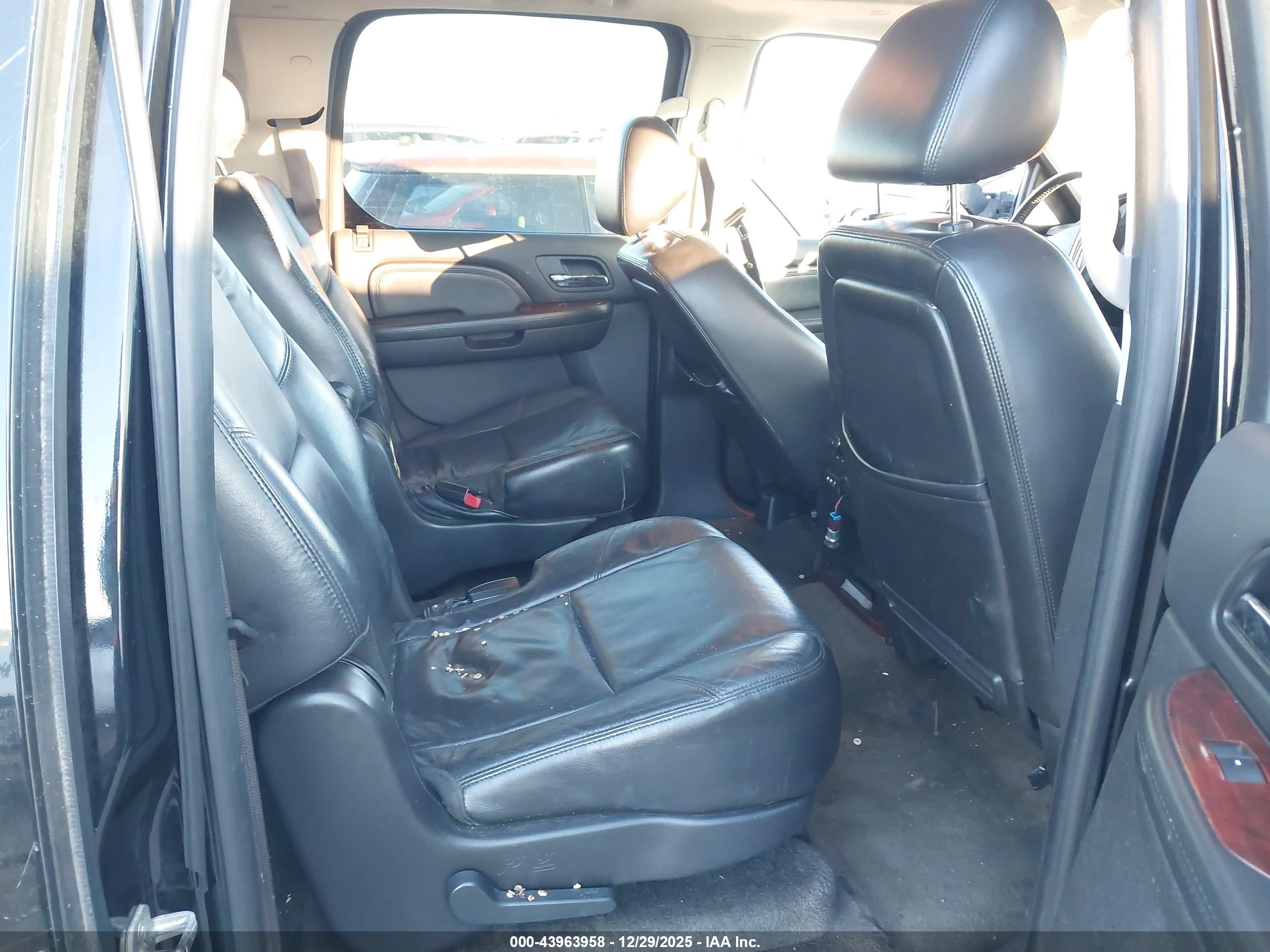 CADILLAC ESCALADE image 8