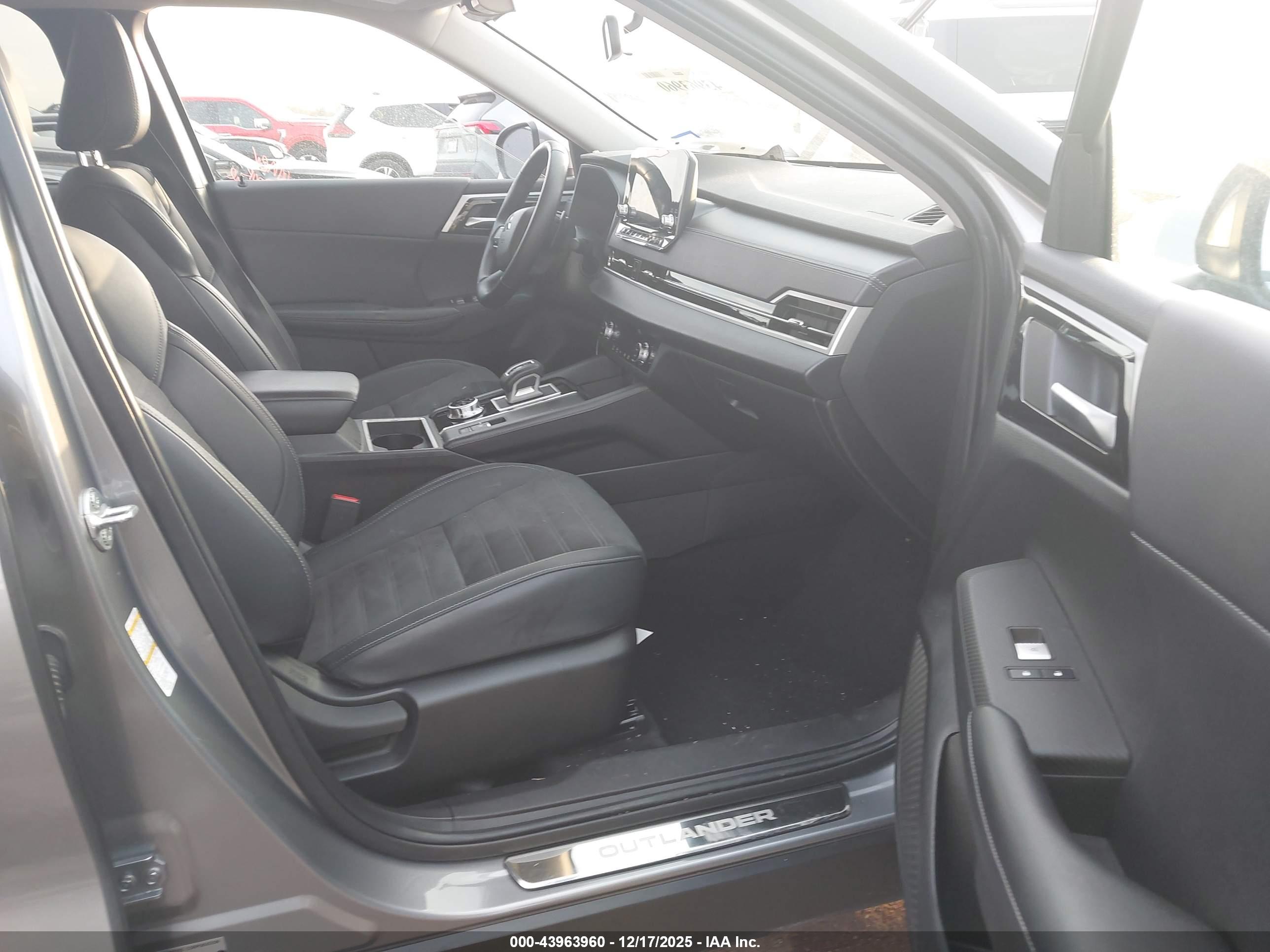 MITSUBISHI OUTLANDER image 5