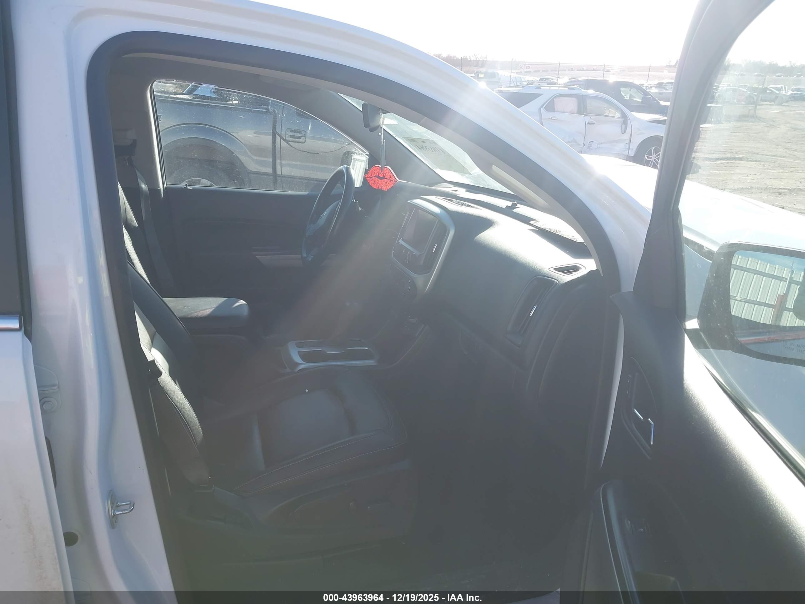 CHEVROLET COLORADO image 5