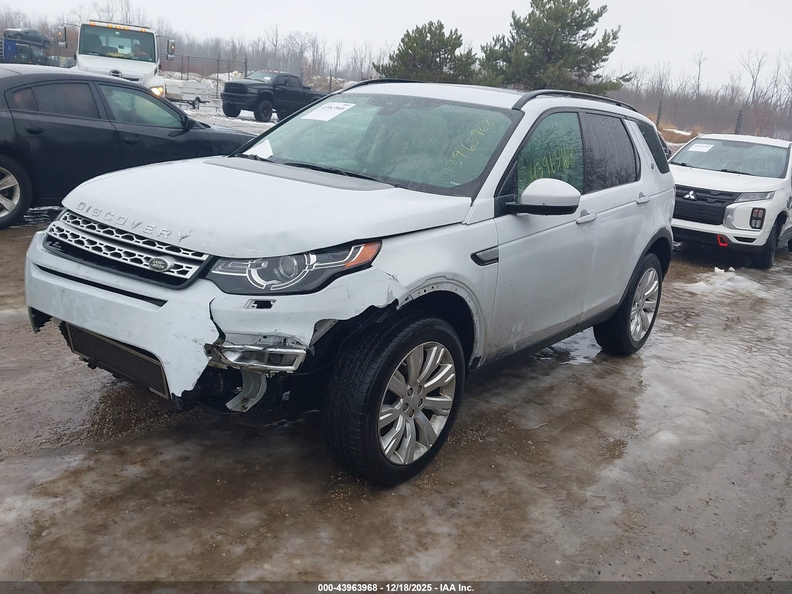 LAND ROVER image 2