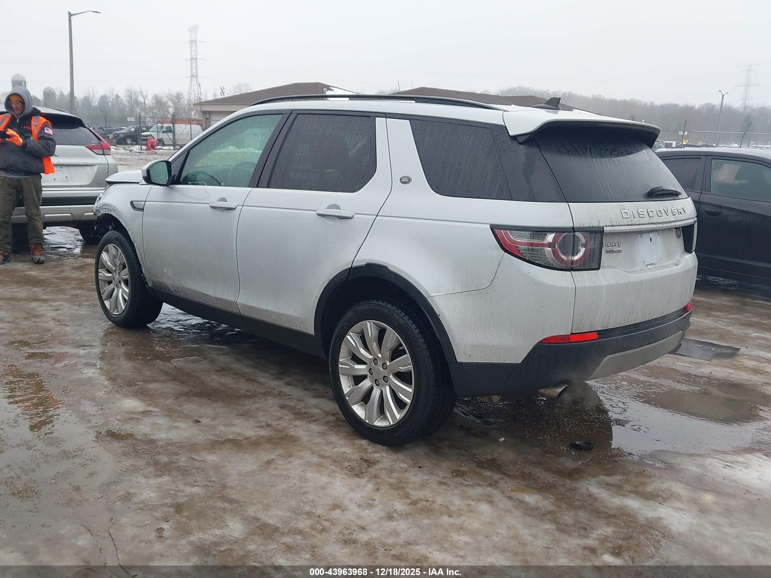 LAND ROVER image 3