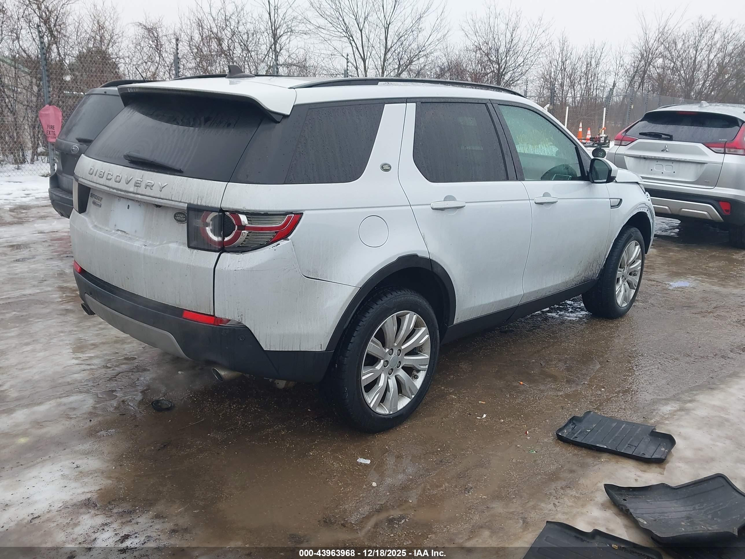 LAND ROVER image 4