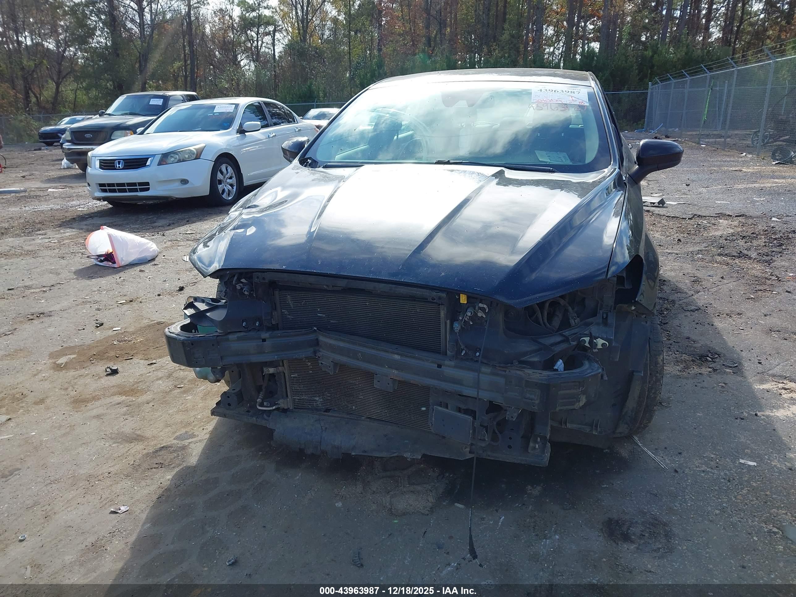 FORD FUSION image 6