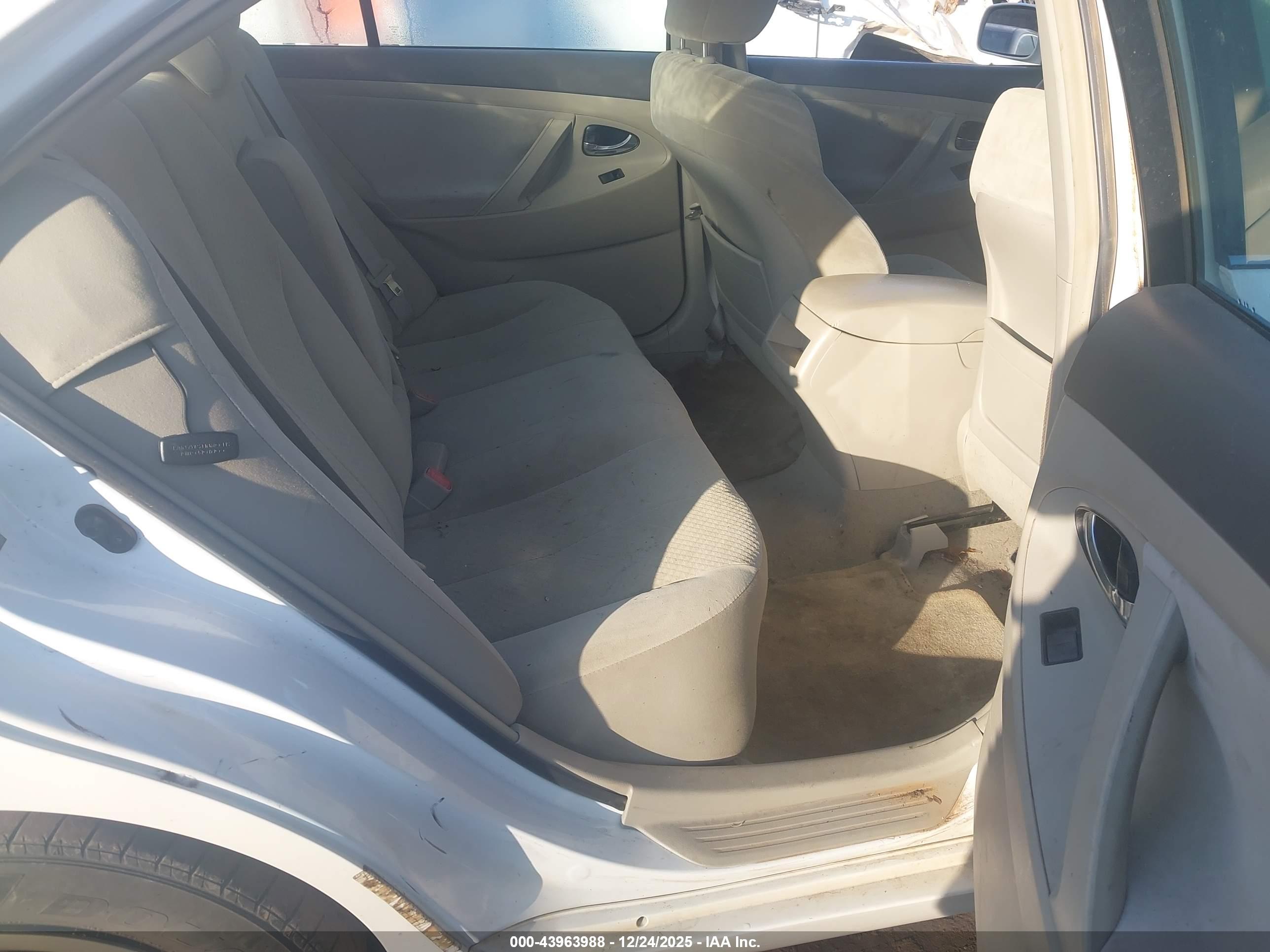 TOYOTA CAMRY image 8