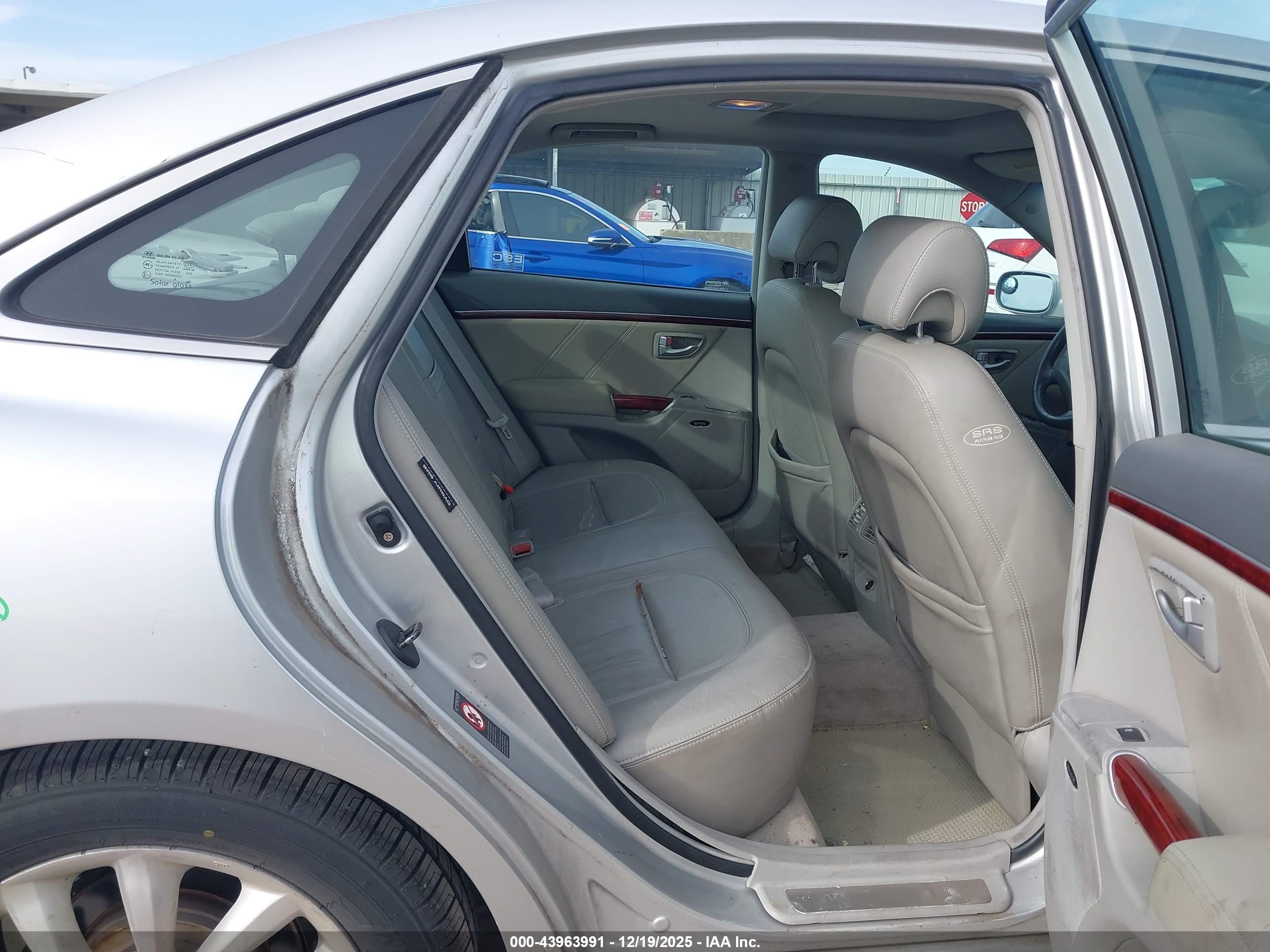 HYUNDAI AZERA image 8