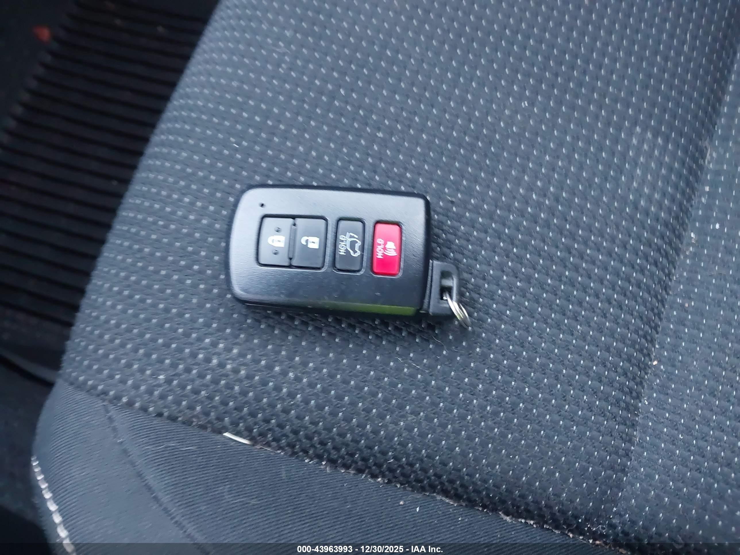 TOYOTA RAV4 image 11
