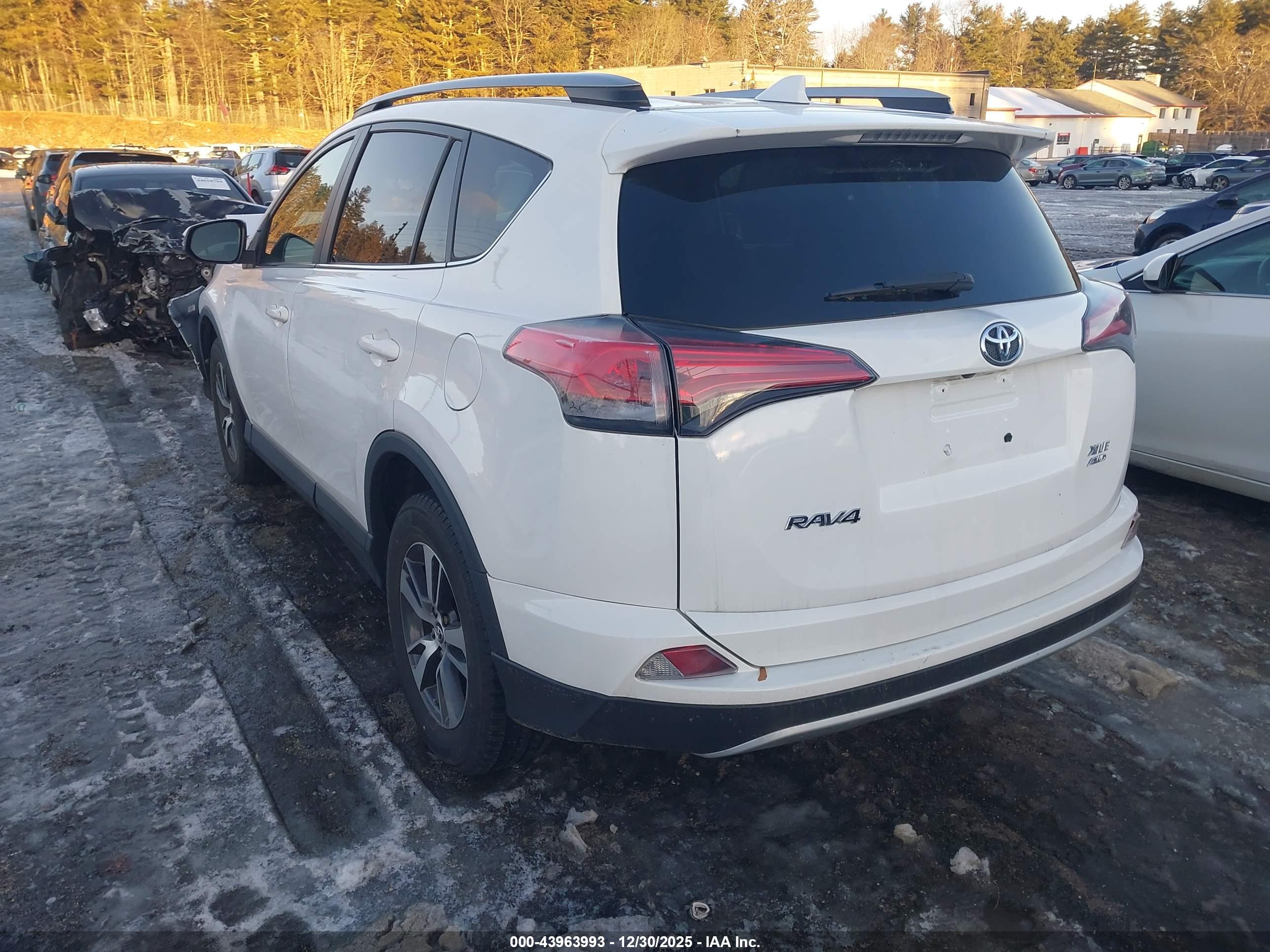 TOYOTA RAV4 image 3