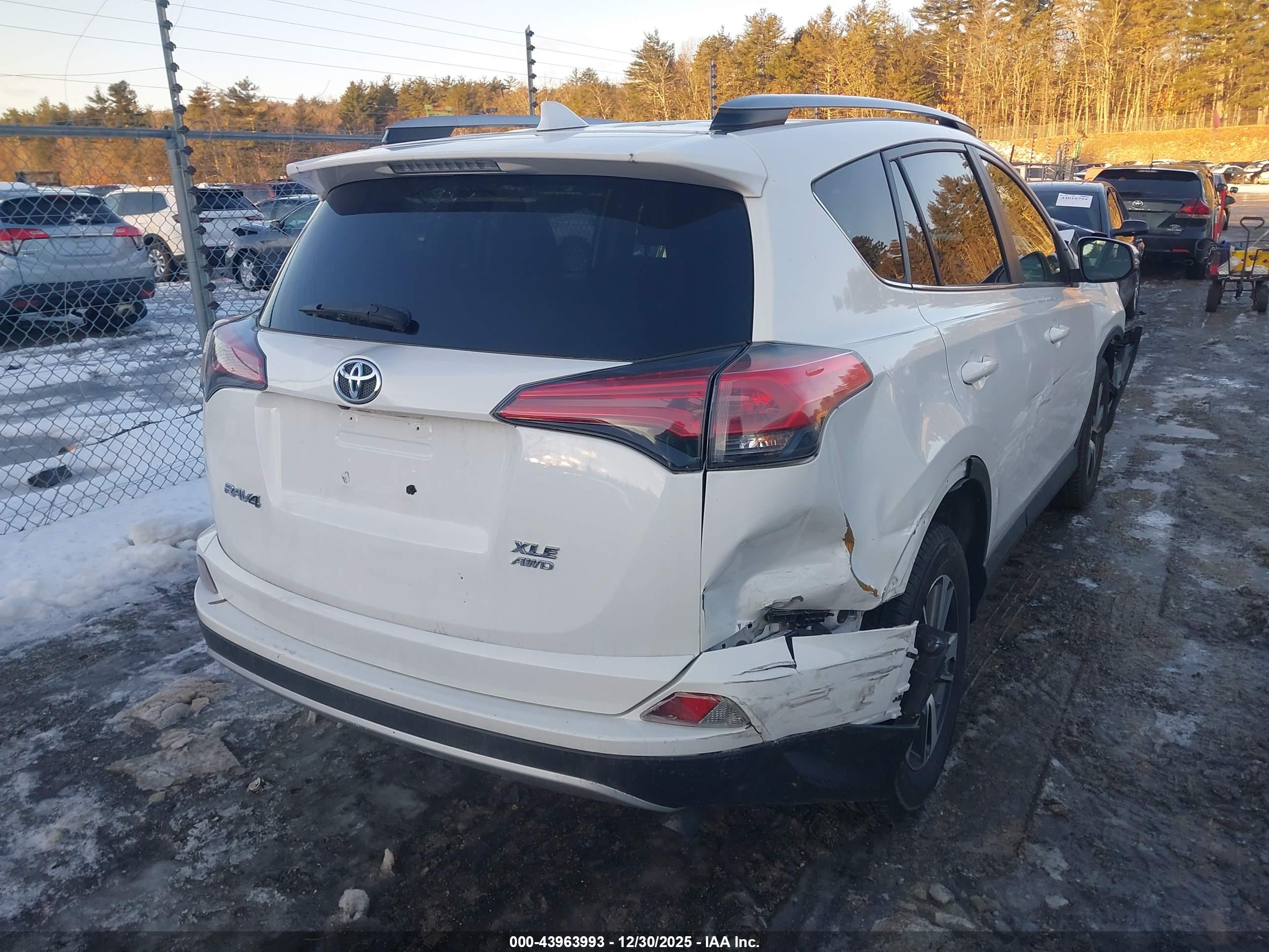 TOYOTA RAV4 image 4