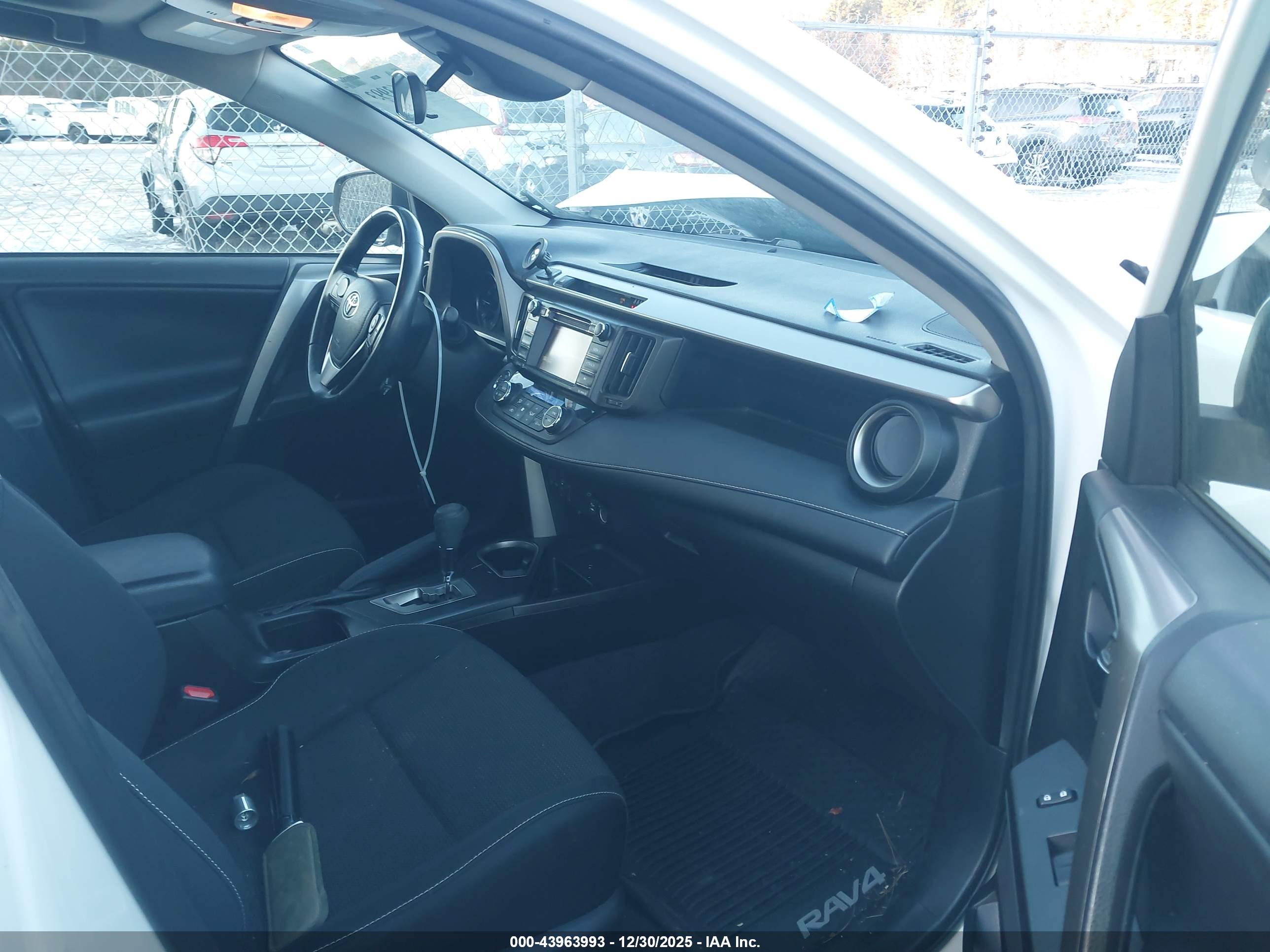 TOYOTA RAV4 image 5
