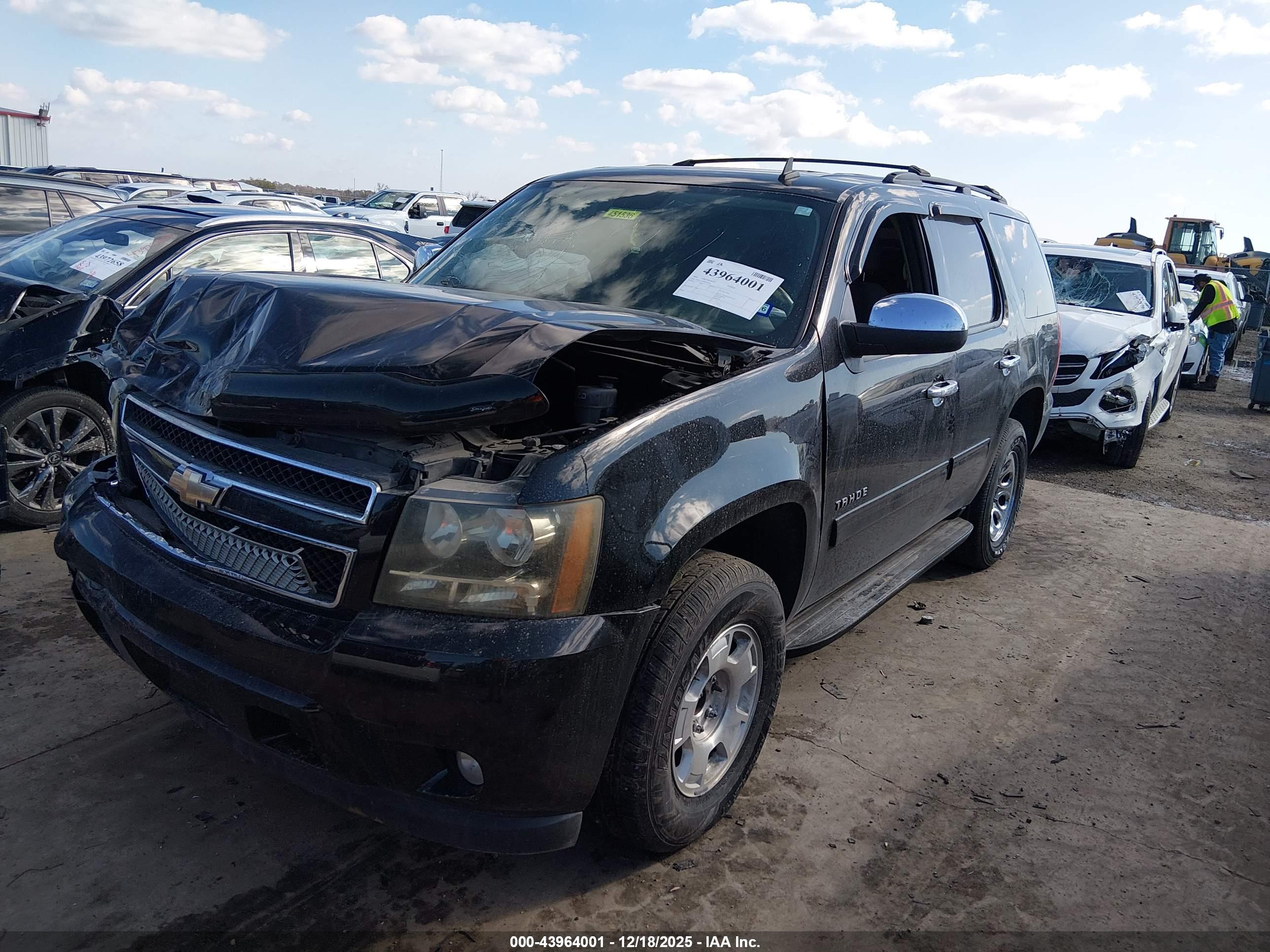 CHEVROLET TAHOE image 2