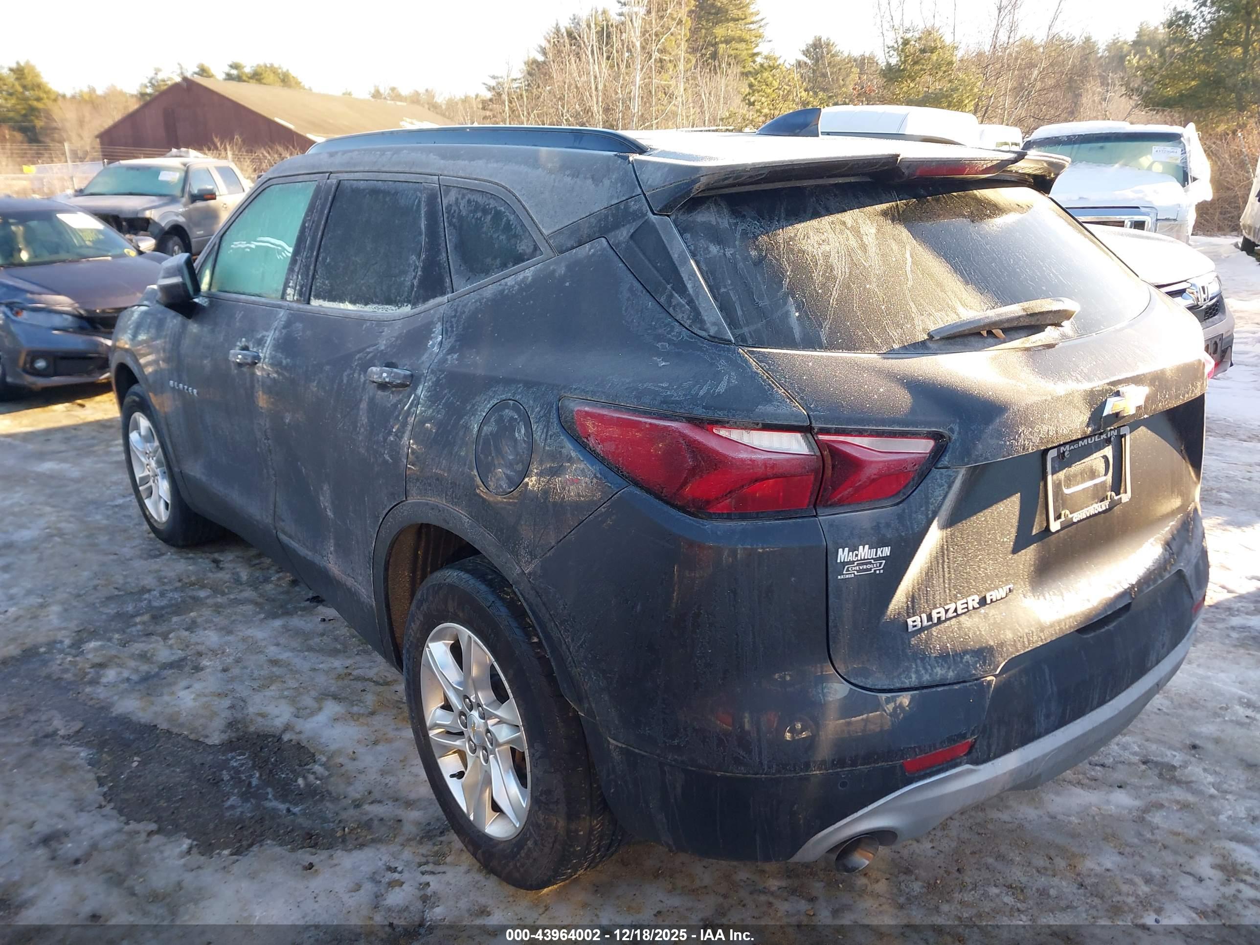 CHEVROLET BLAZER image 3