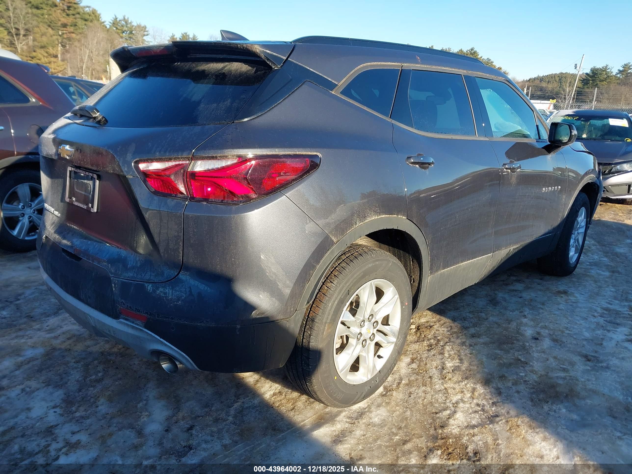 CHEVROLET BLAZER image 4