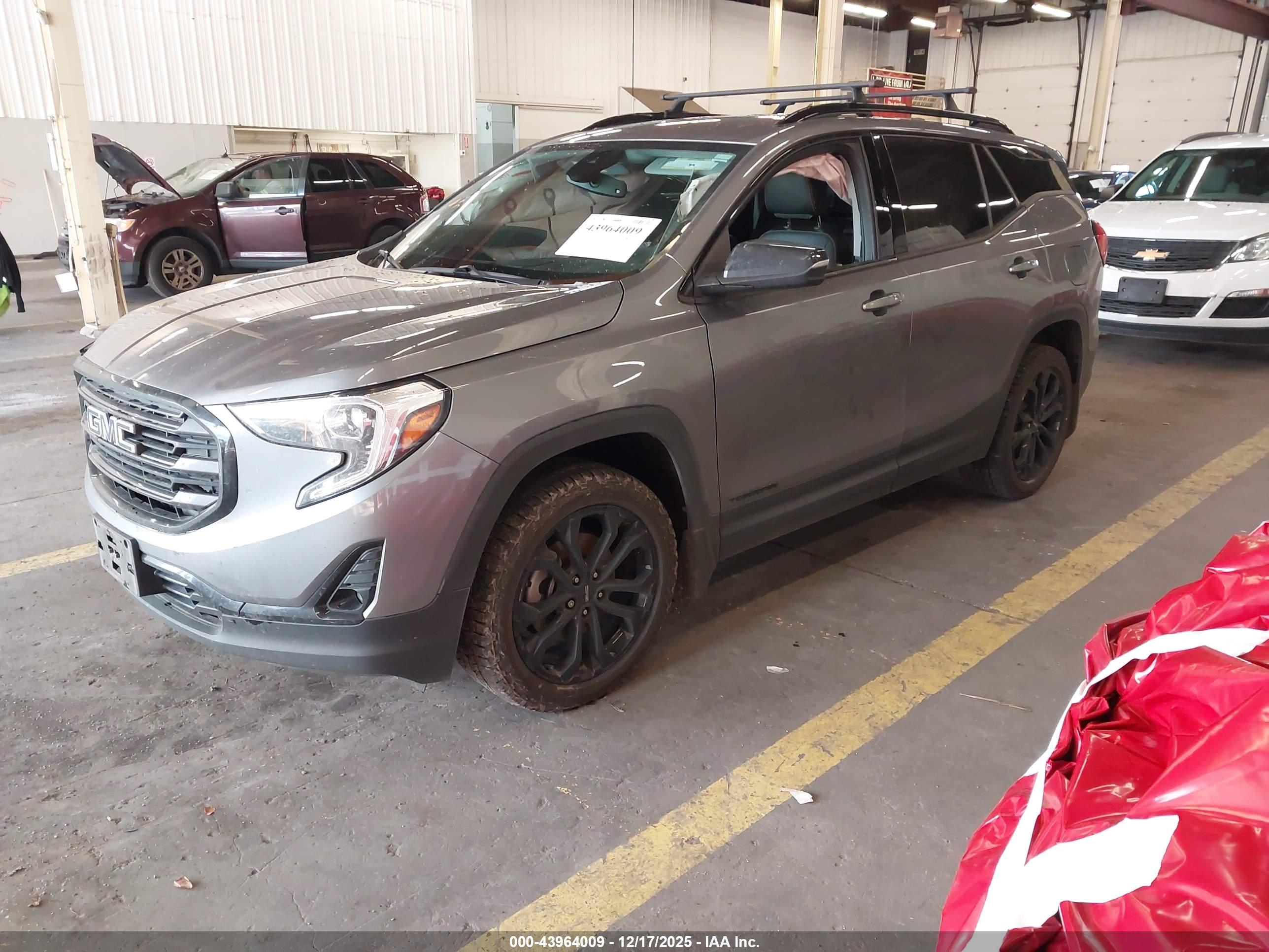 GMC TERRAIN image 2