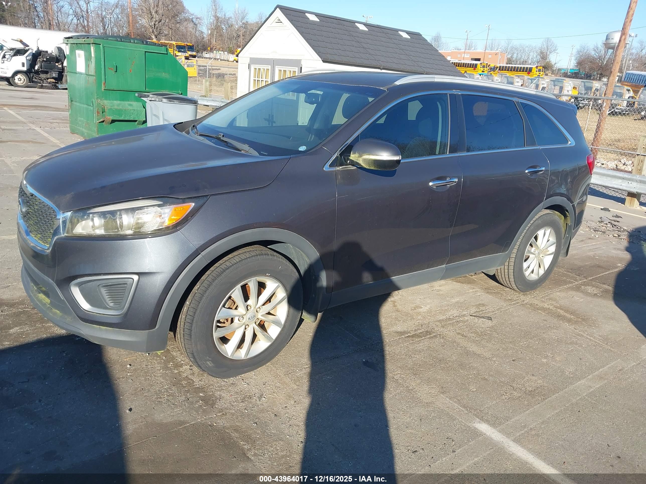 KIA SORENTO image 2