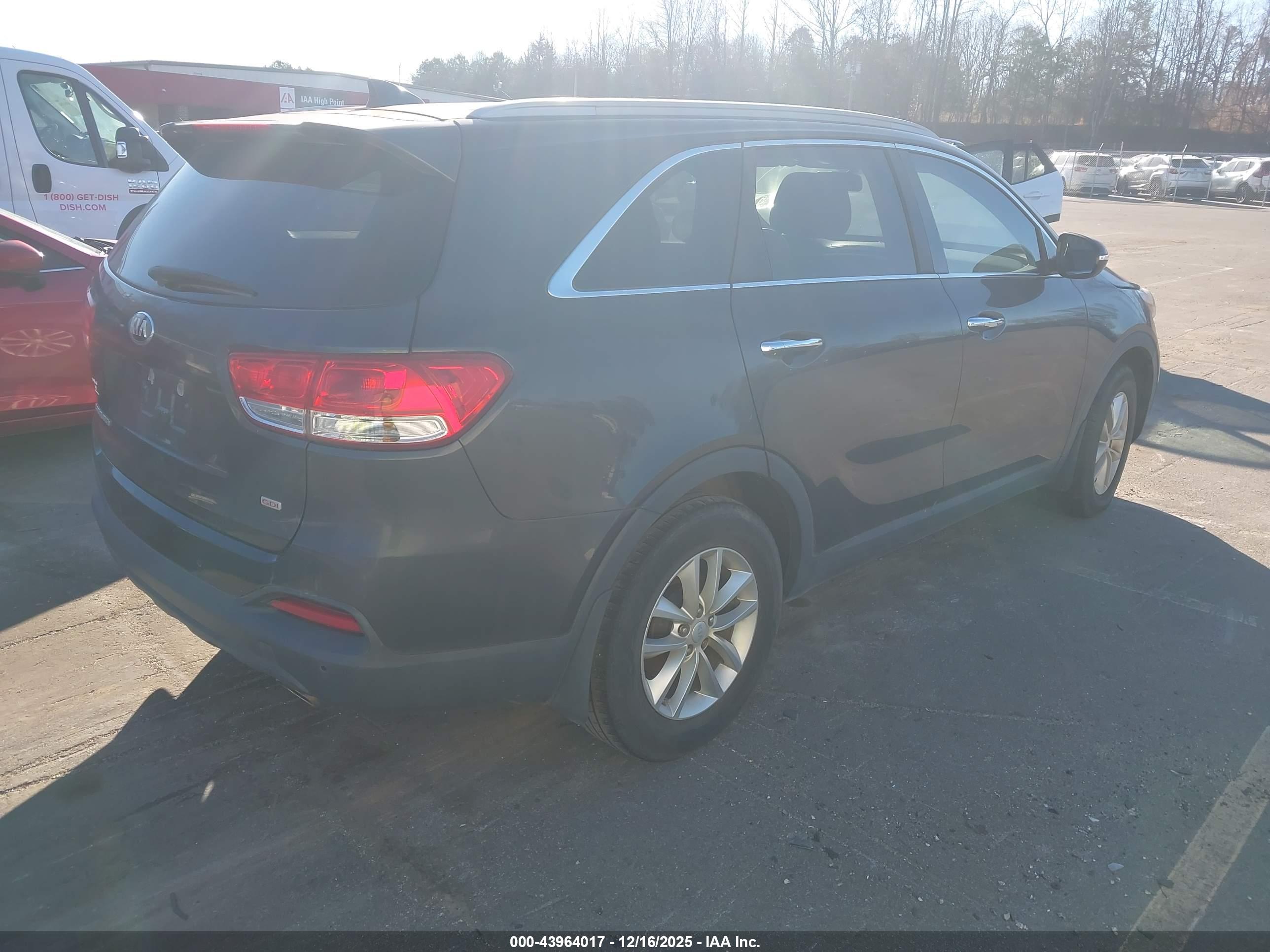 KIA SORENTO image 4