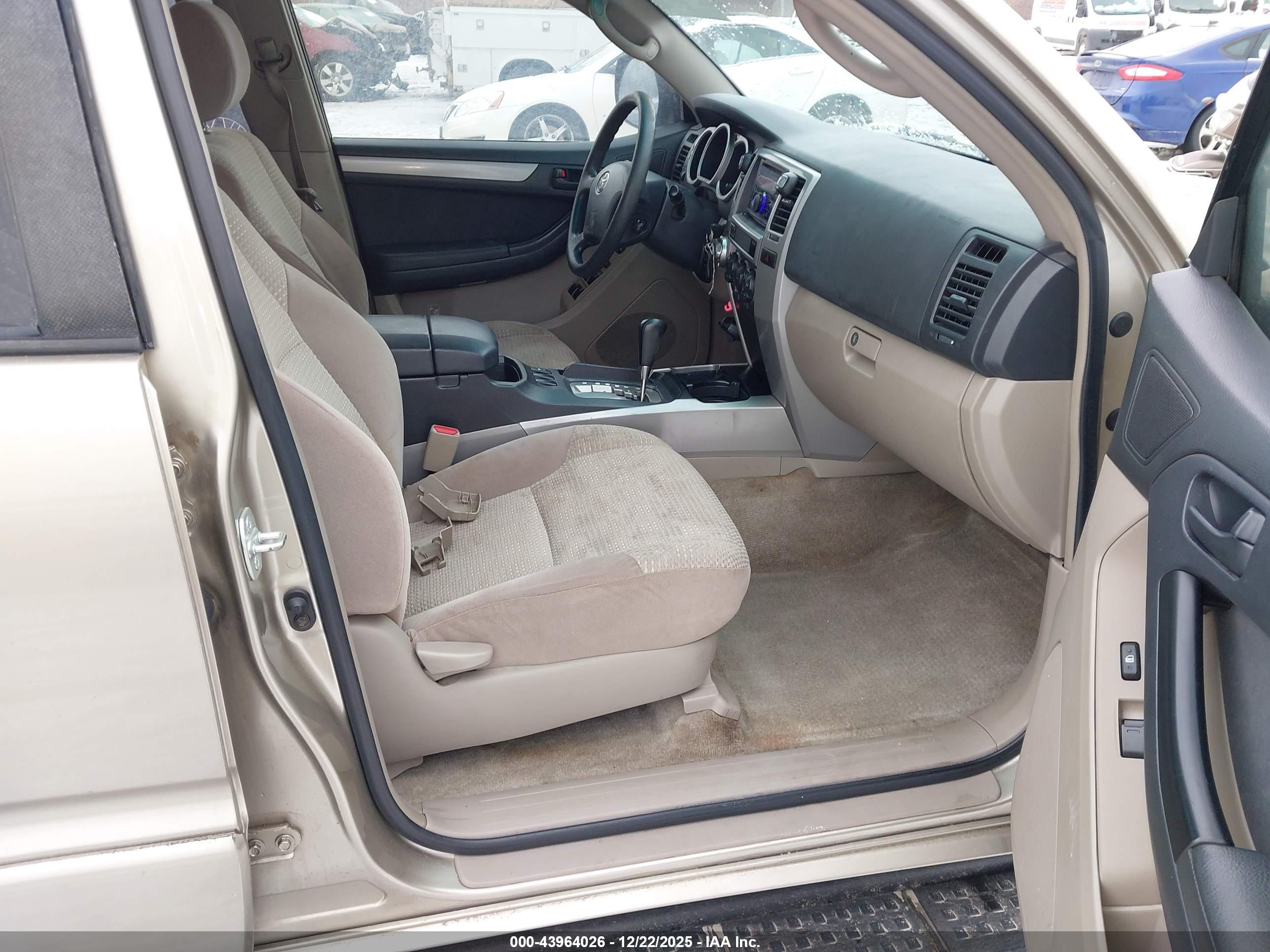 TOYOTA 4RUNNER image 5