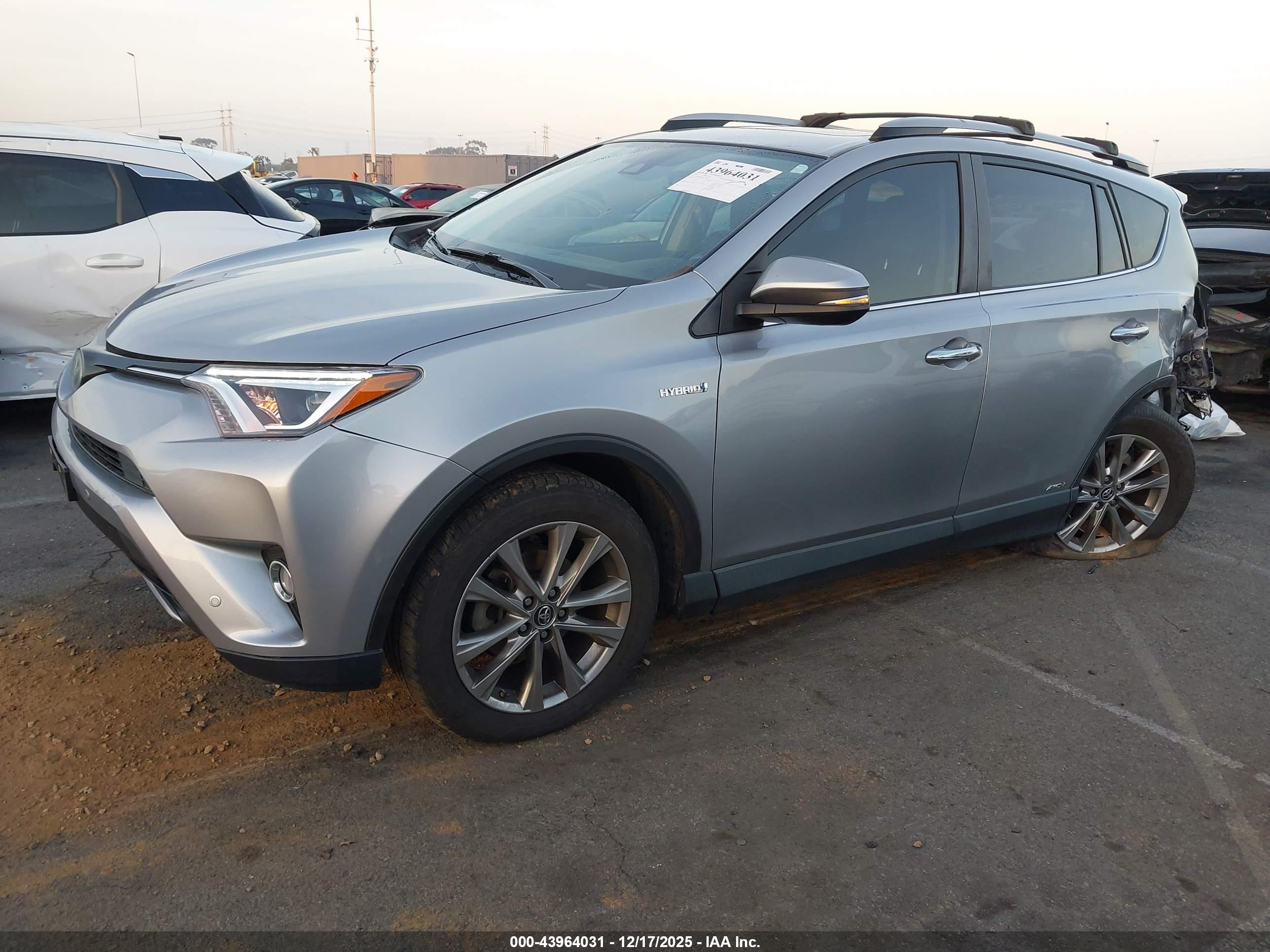 TOYOTA RAV4 image 2
