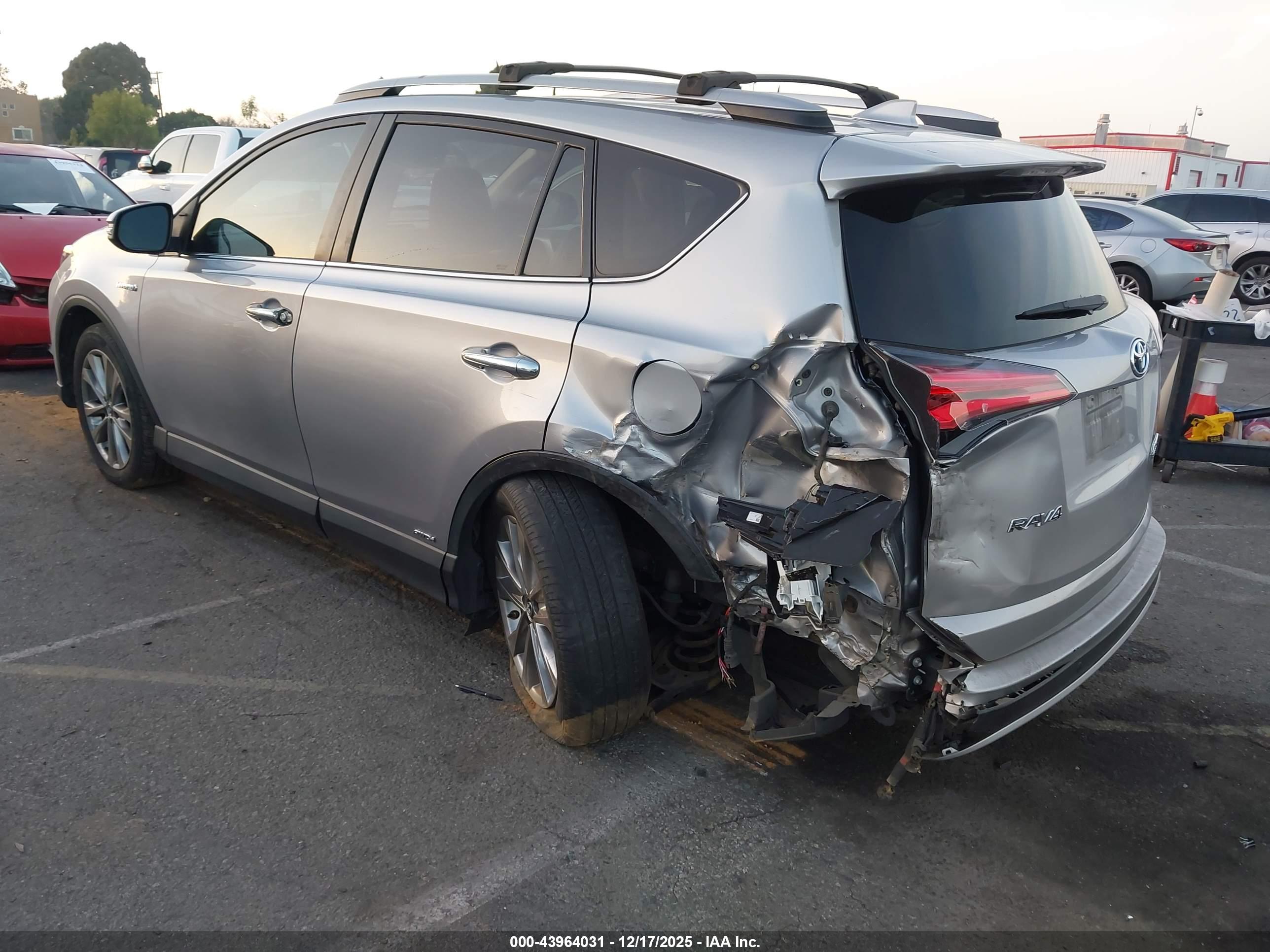 TOYOTA RAV4 image 3