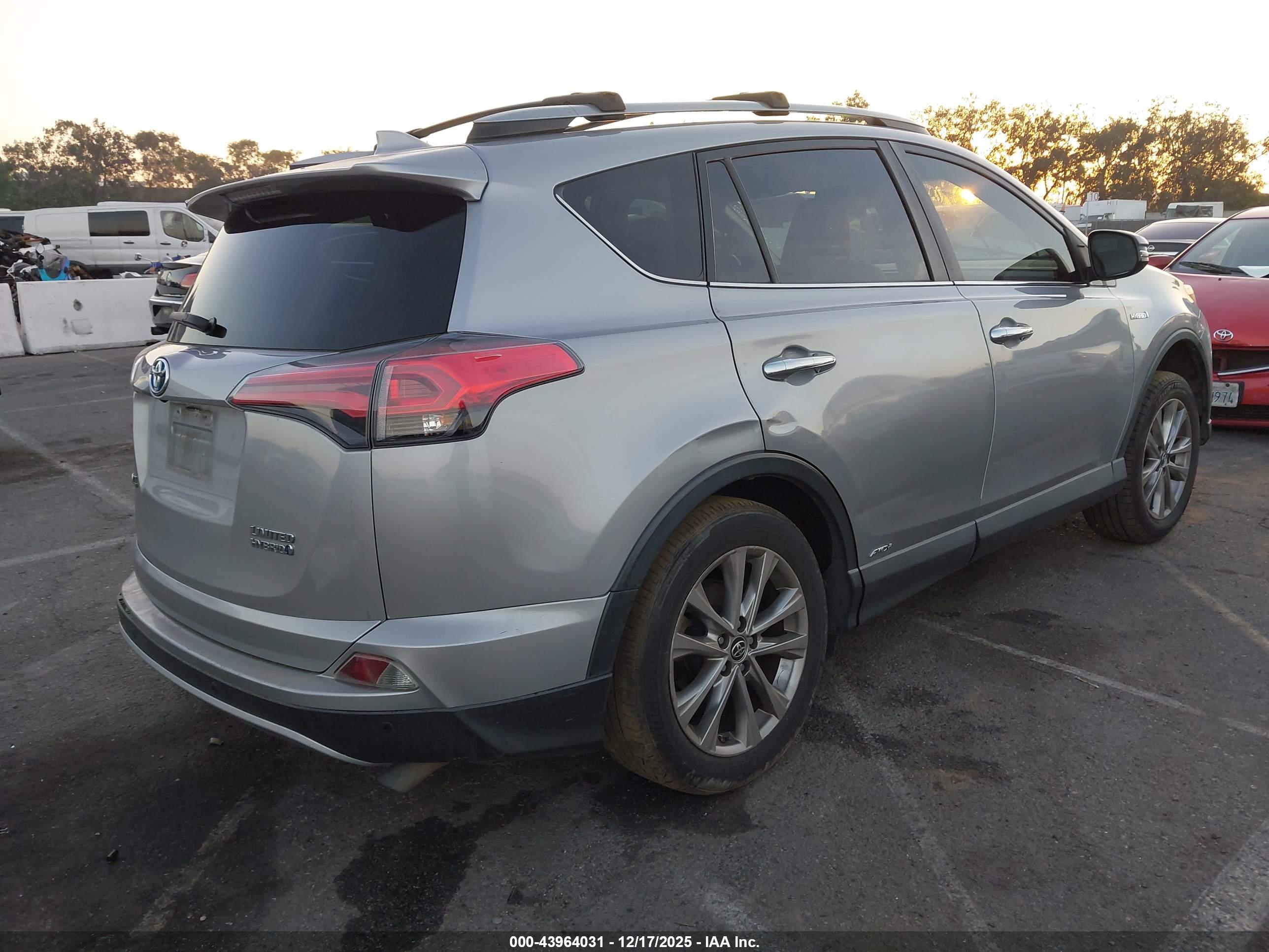 TOYOTA RAV4 image 4