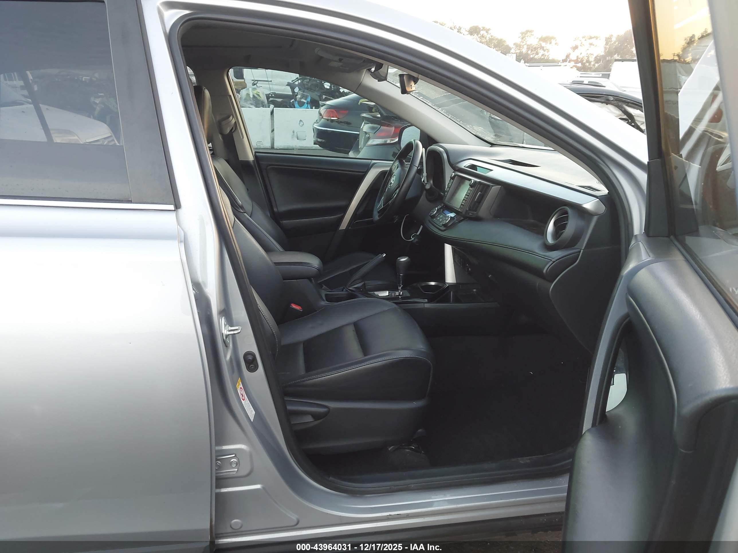 TOYOTA RAV4 image 5