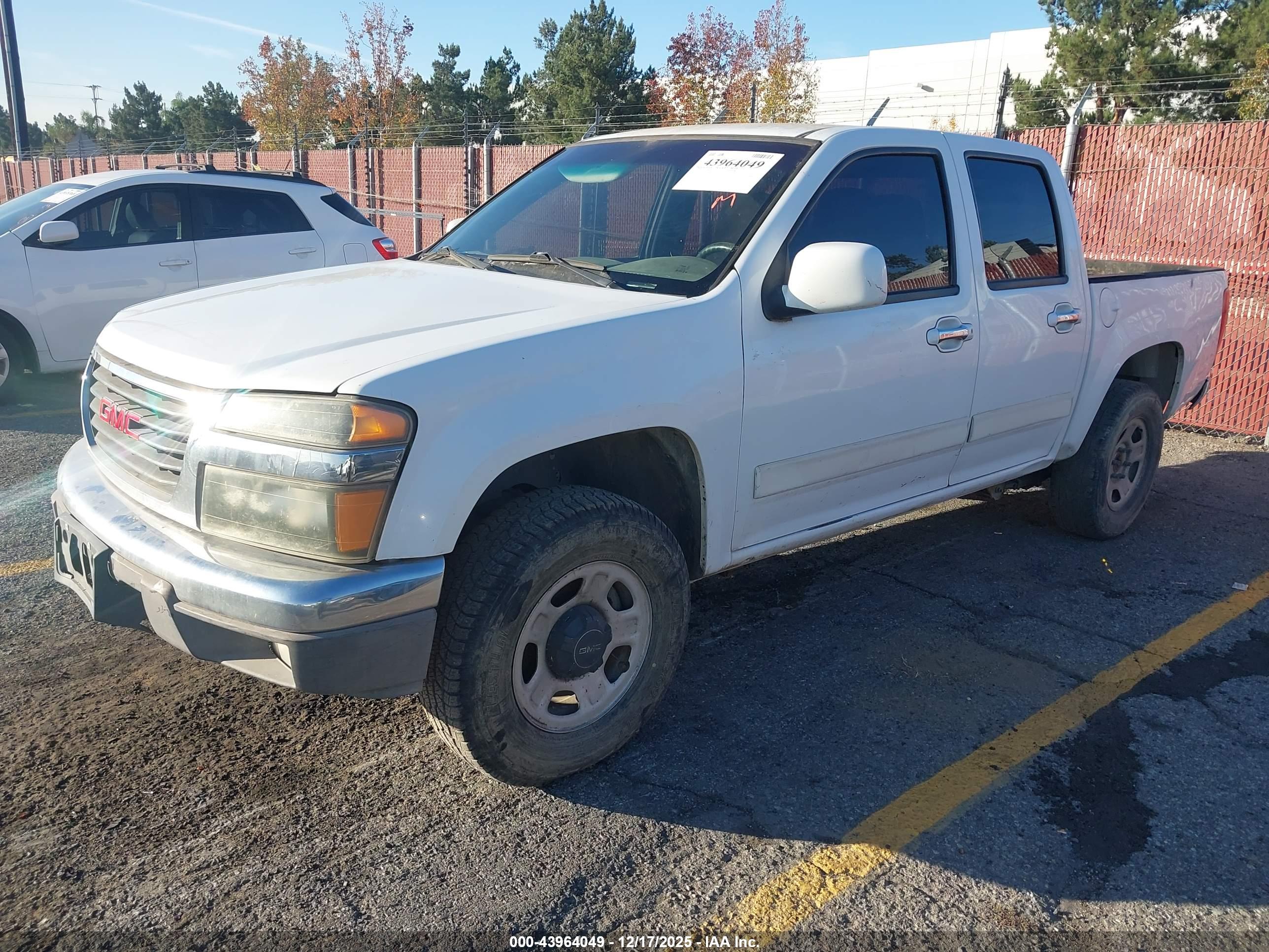 GMC CANYON image 2