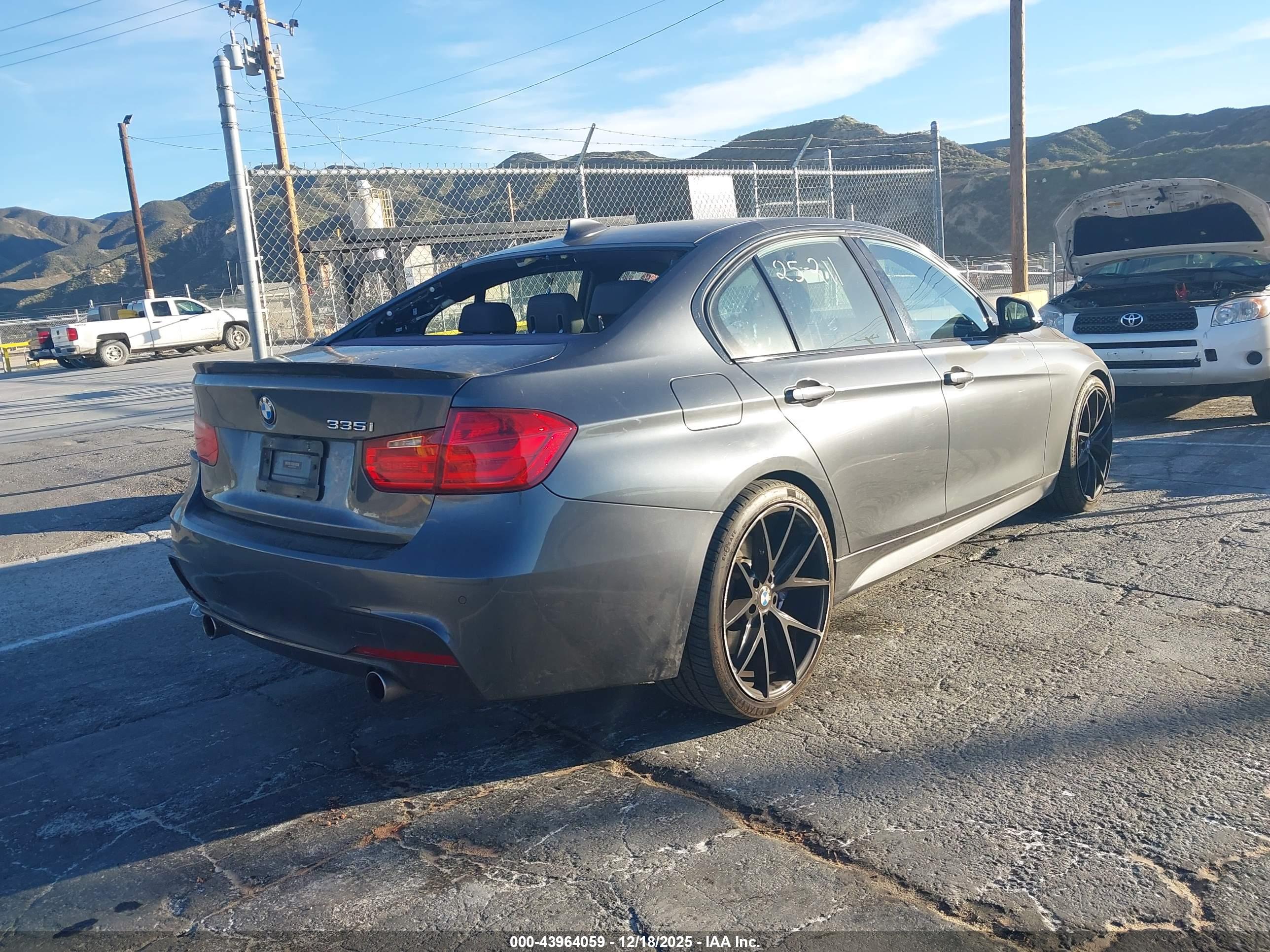 BMW 335I image 4