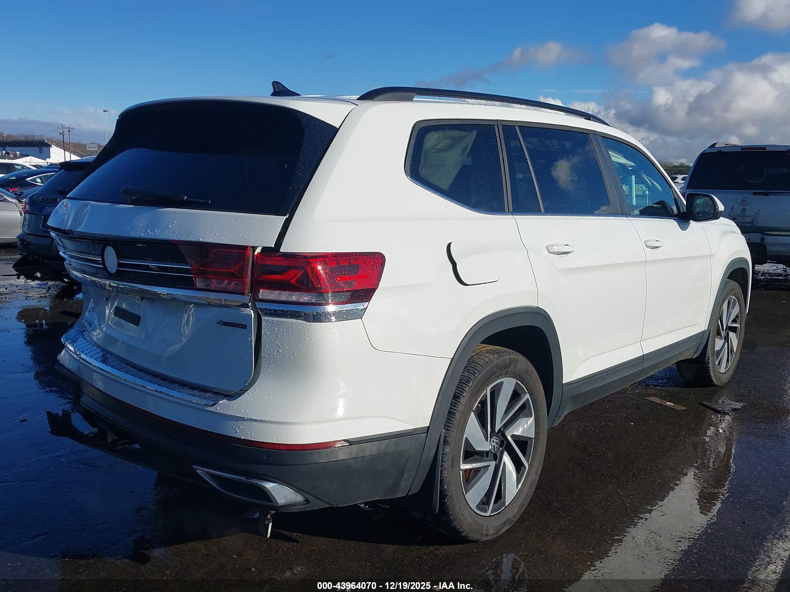 VOLKSWAGEN ATLAS image 4
