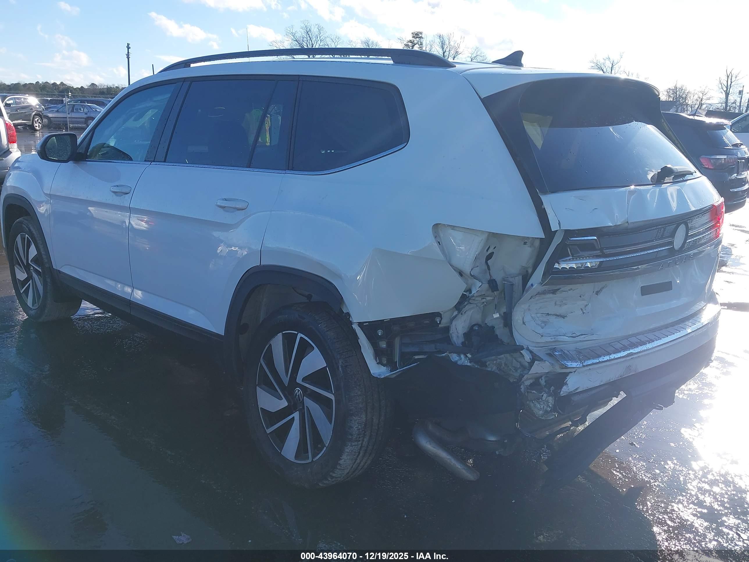 VOLKSWAGEN ATLAS image 6