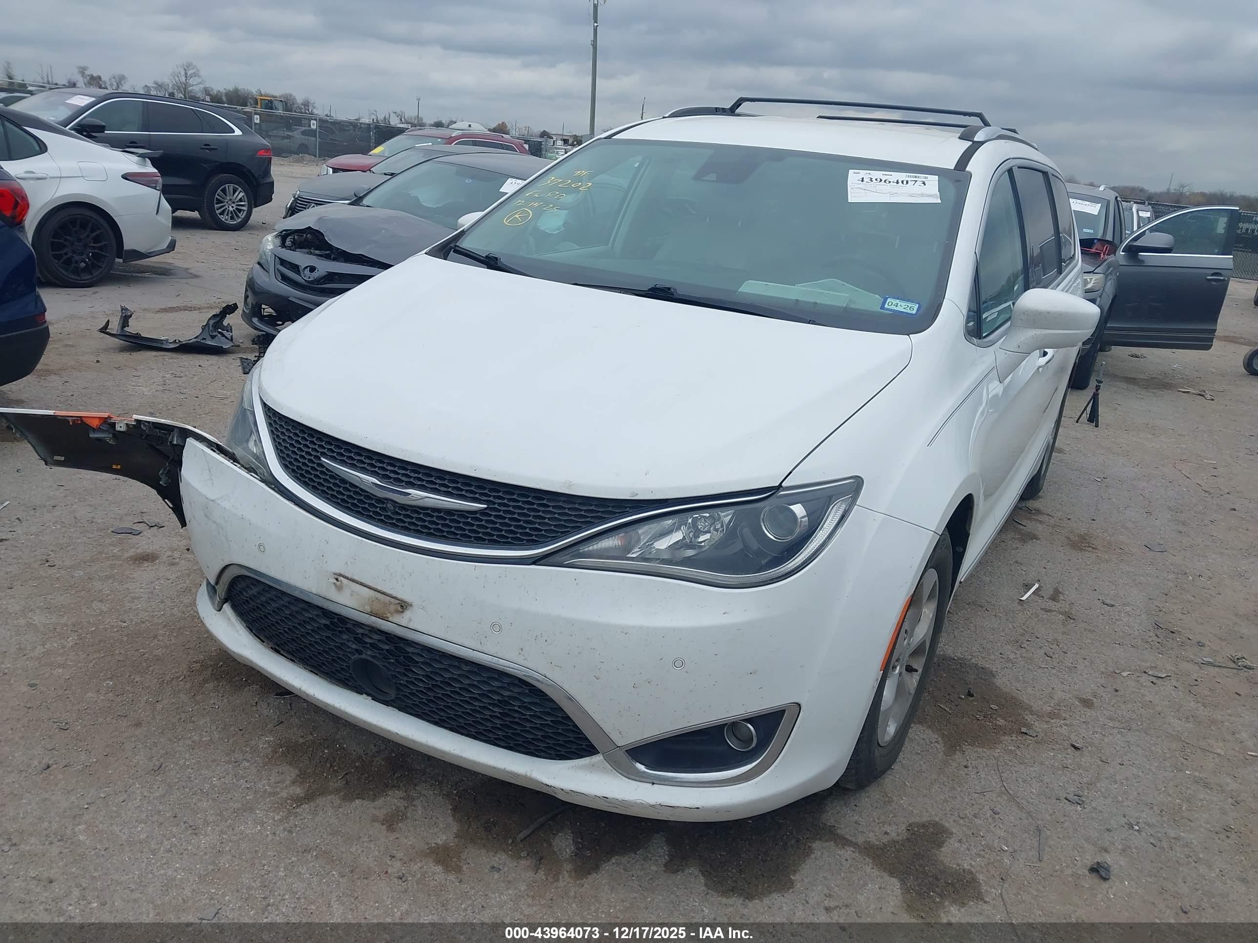 CHRYSLER PACIFICA image 2