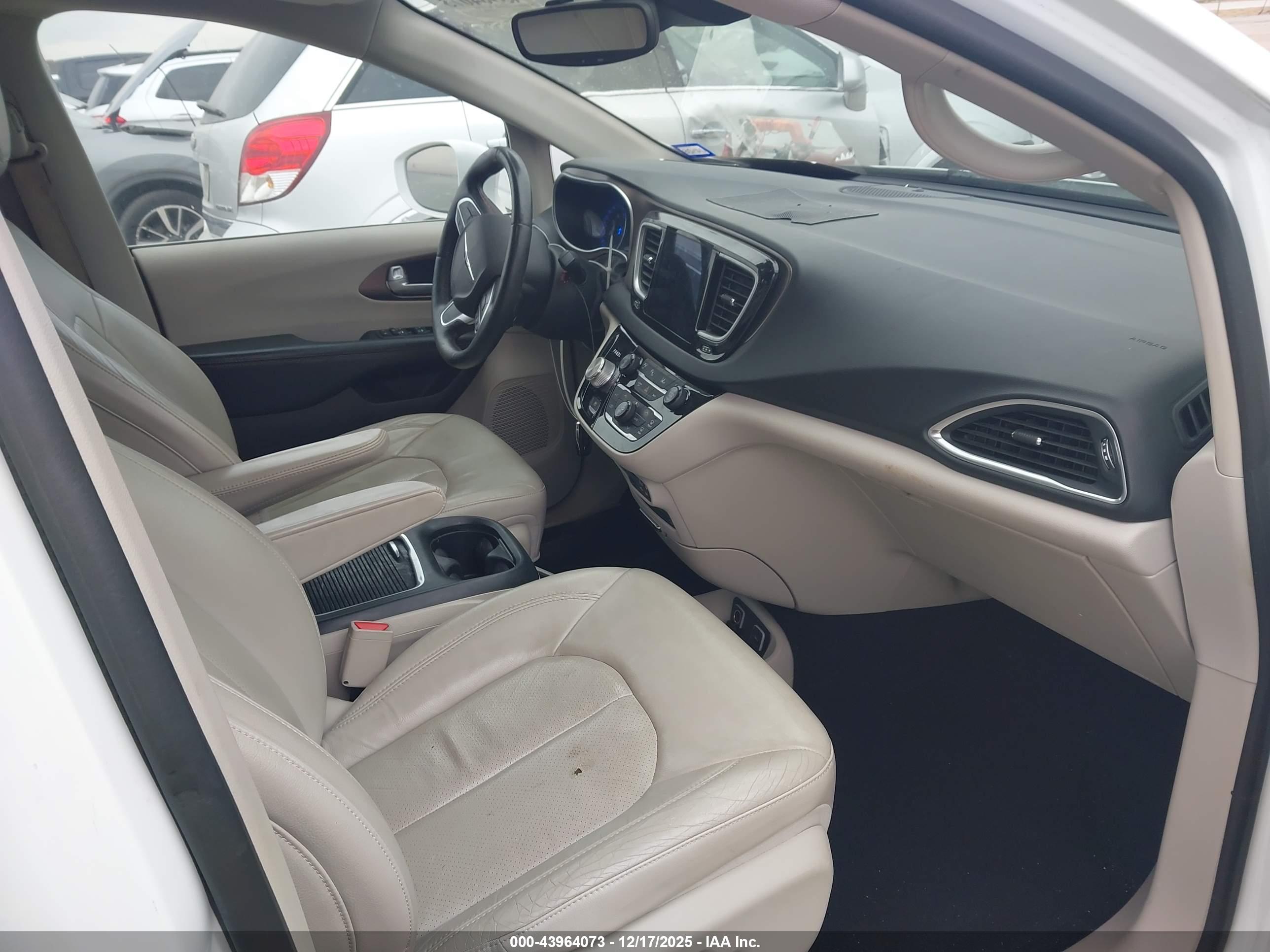 CHRYSLER PACIFICA image 5