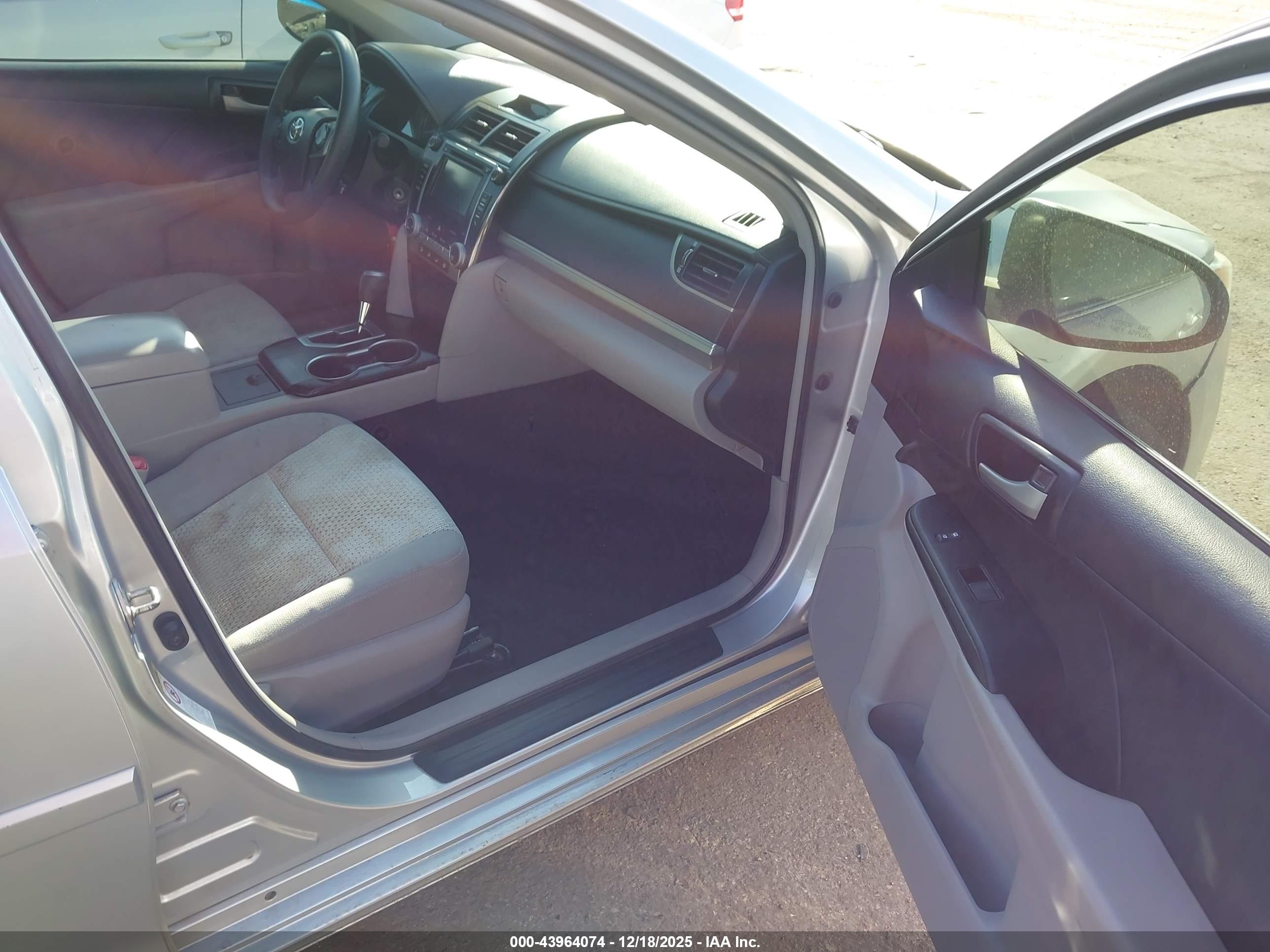 TOYOTA CAMRY image 5