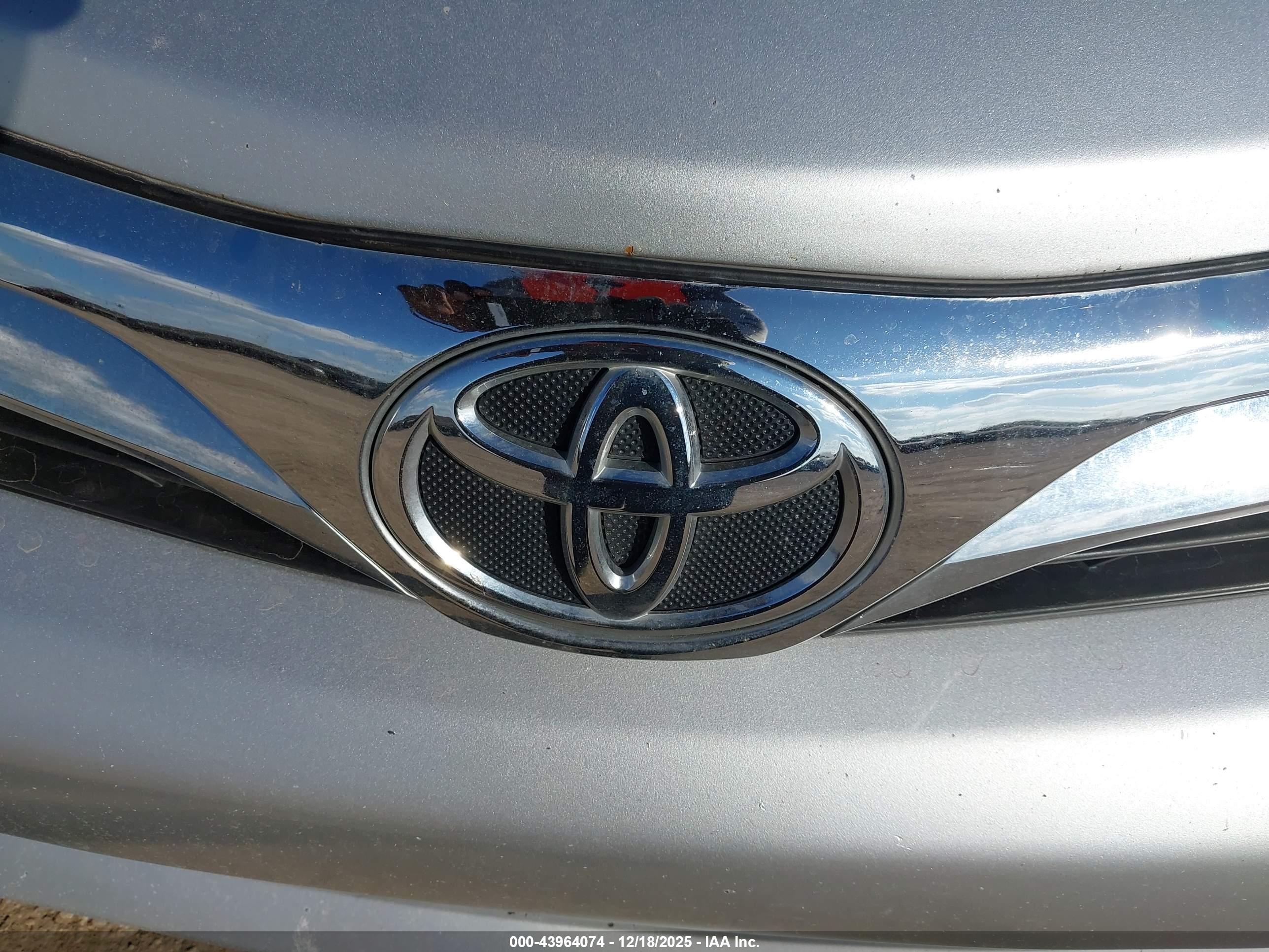 TOYOTA CAMRY image 6