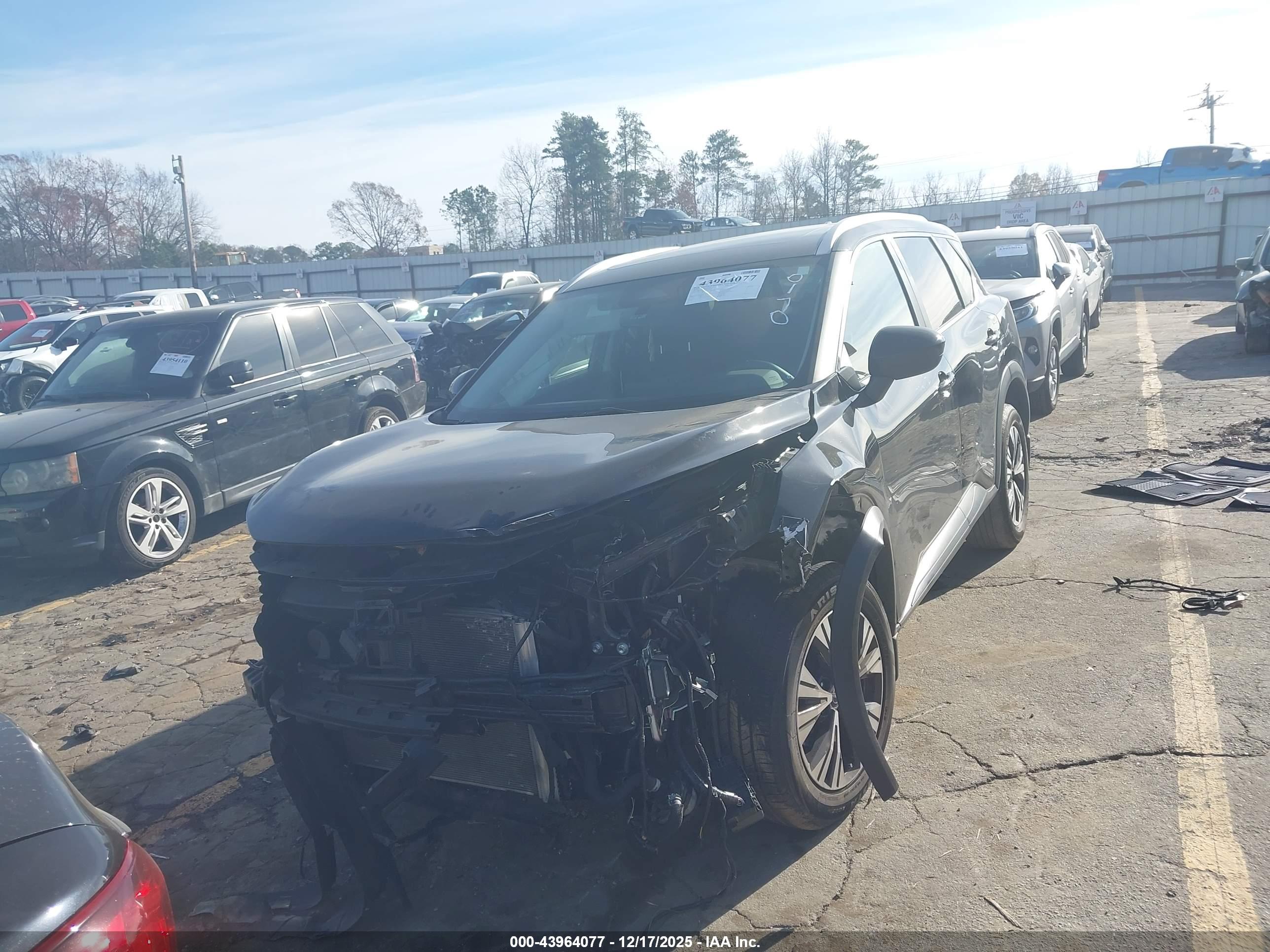 NISSAN ROGUE image 2