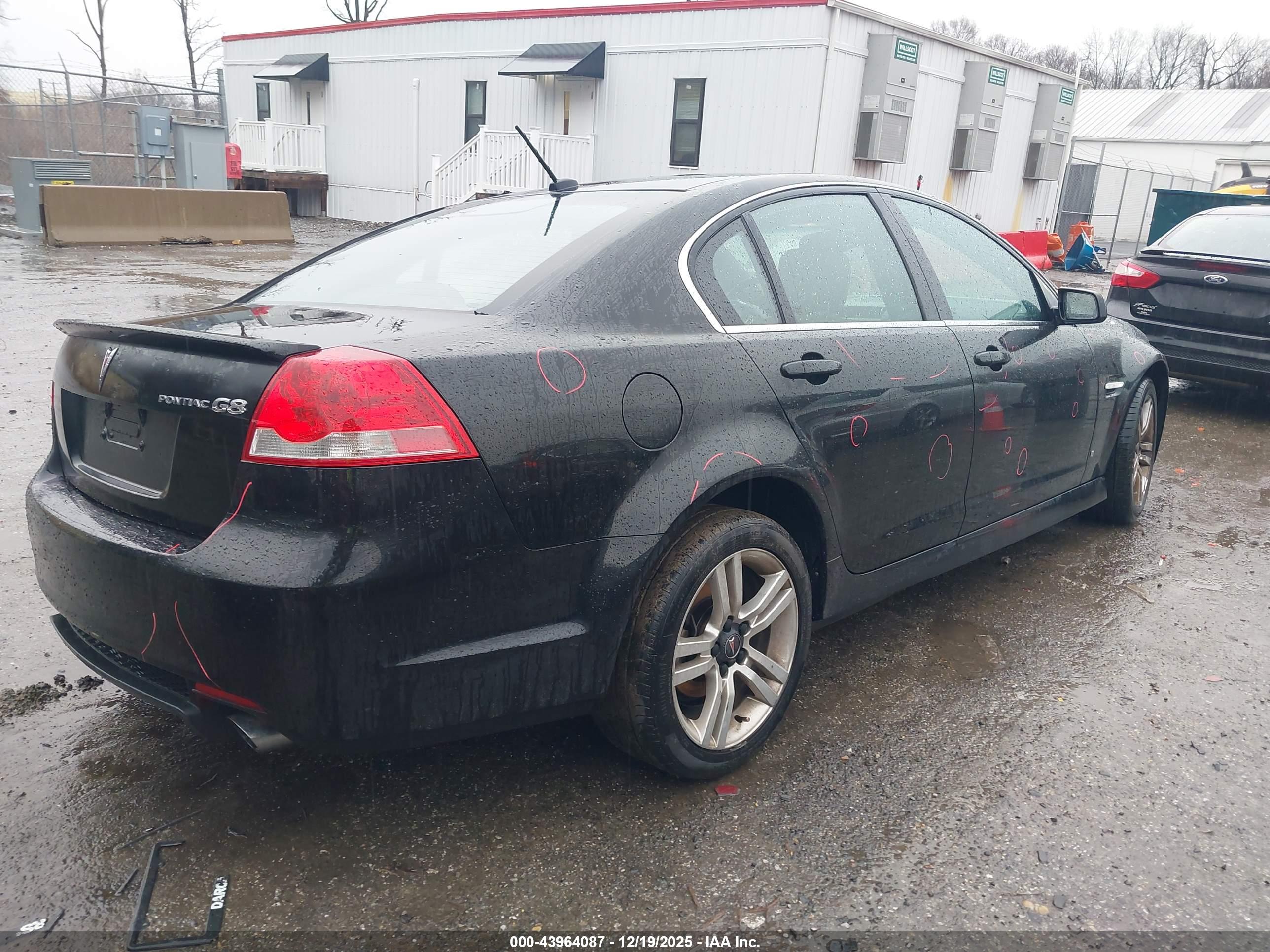 PONTIAC G8 image 4