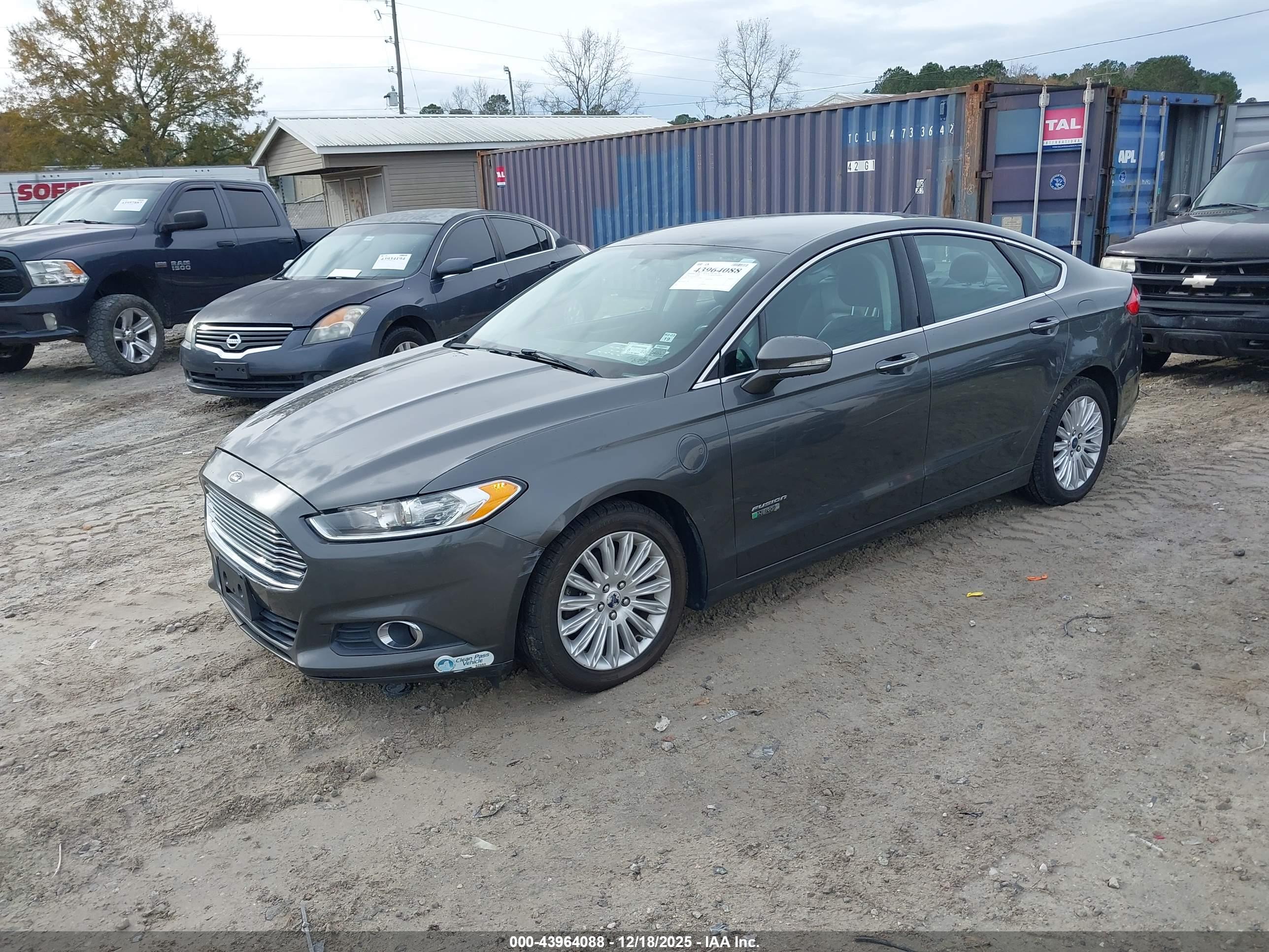 FORD FUSION image 2