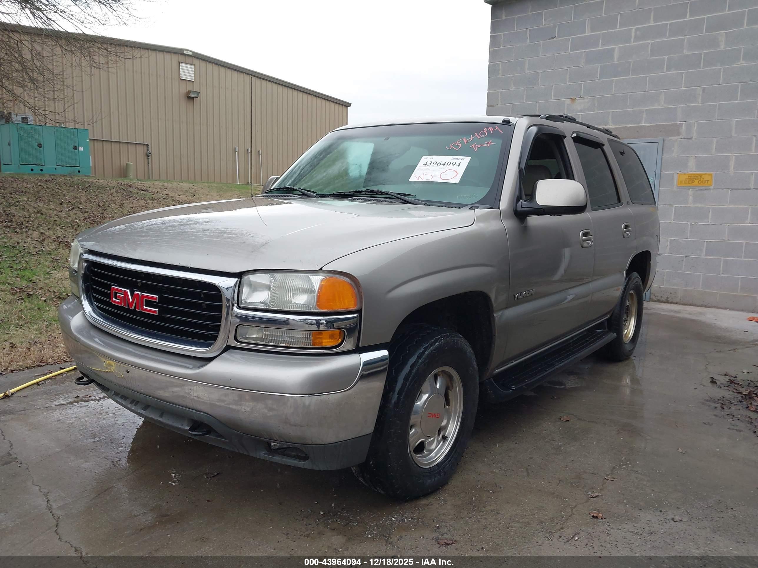 GMC YUKON image 2