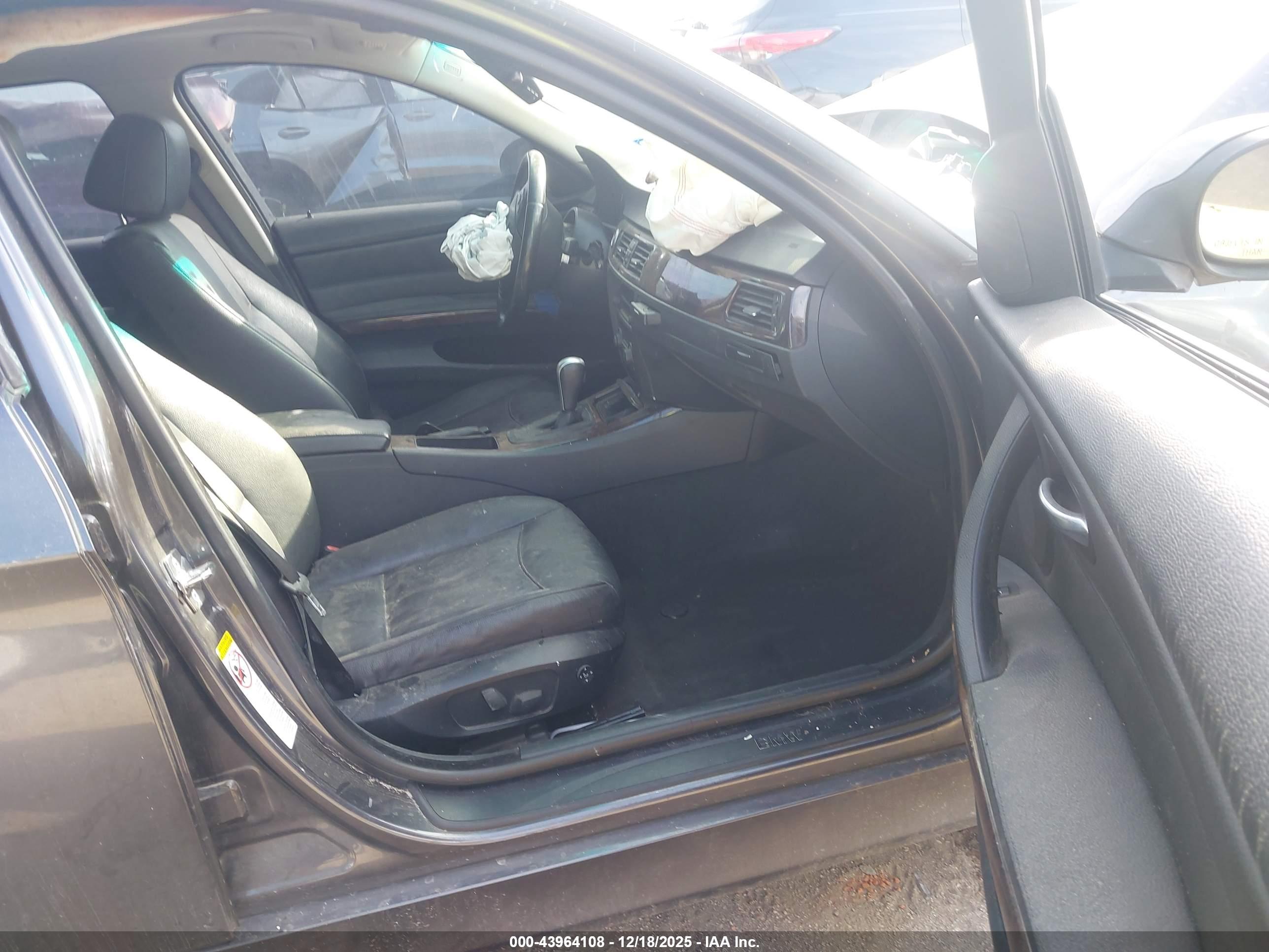 BMW 325XI image 5