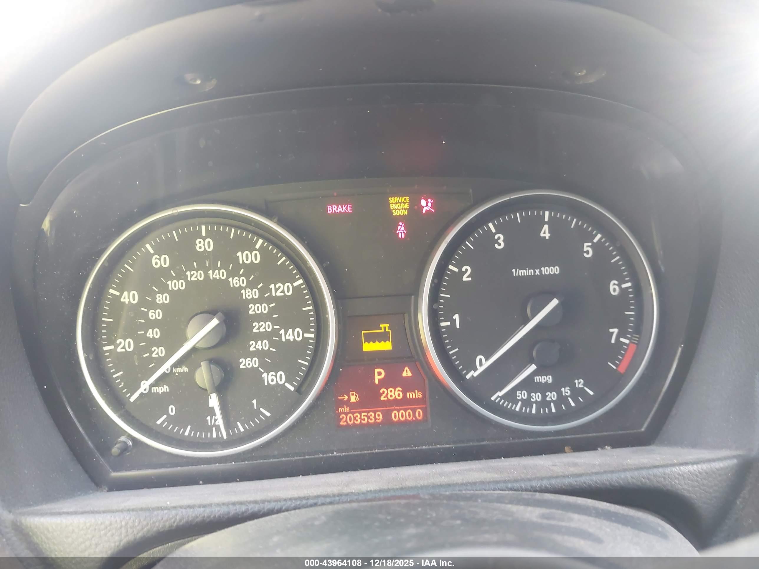 BMW 325XI image 7