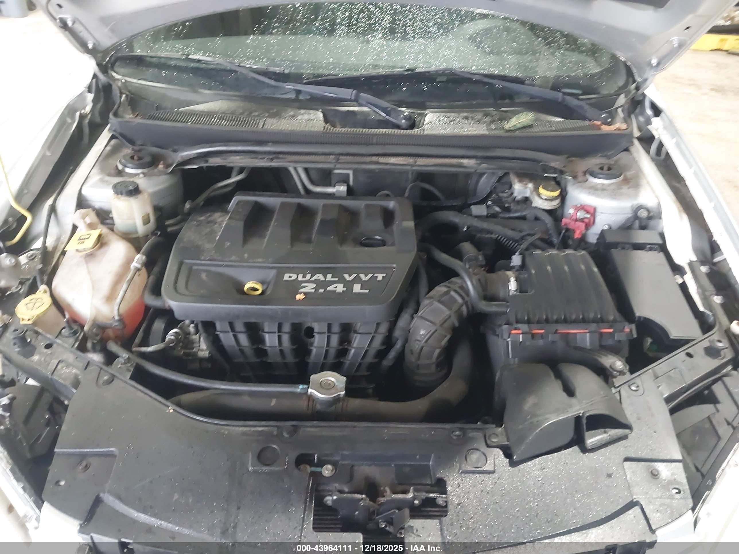 CHRYSLER 200 image 10