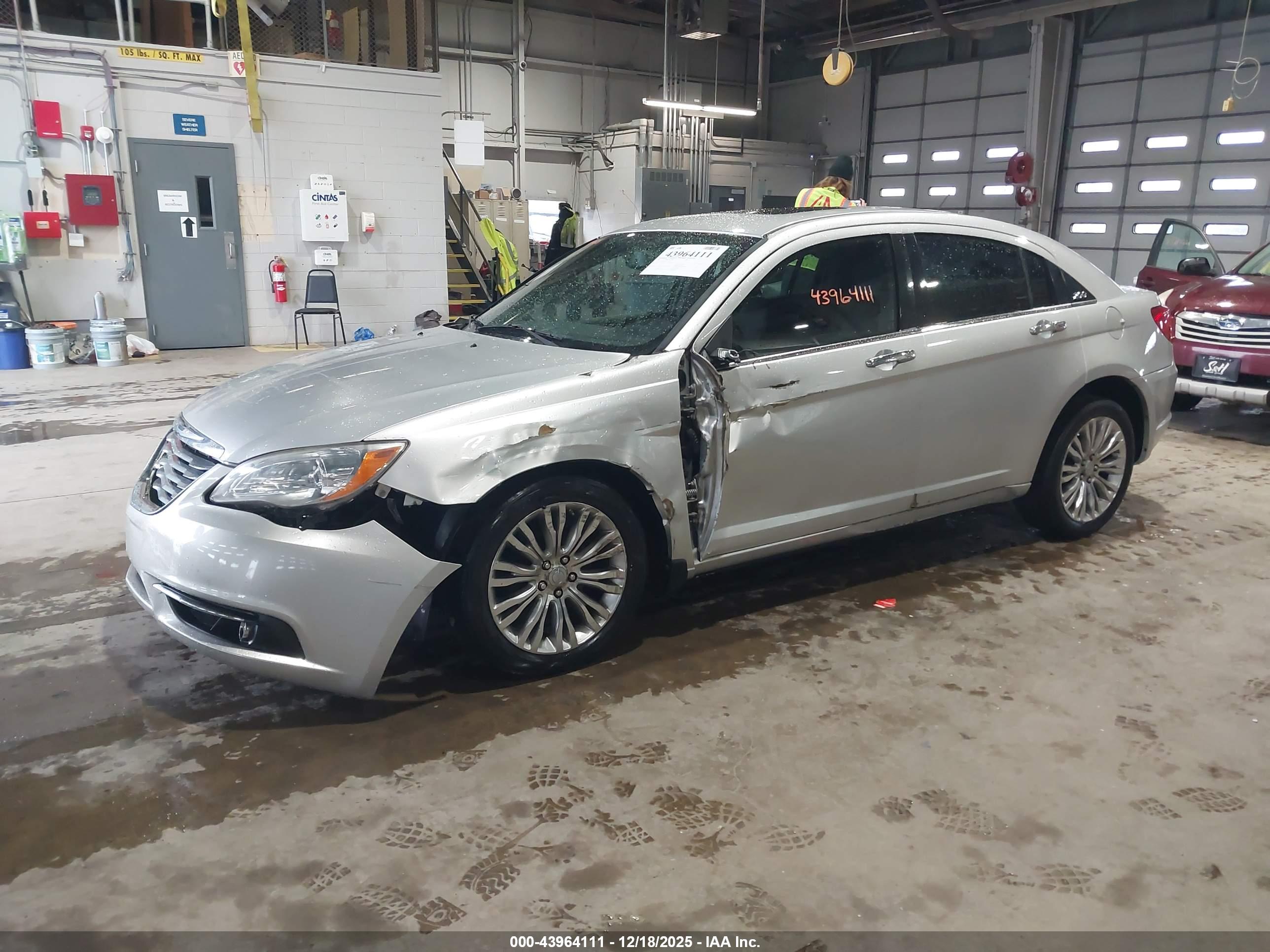 CHRYSLER 200 image 2