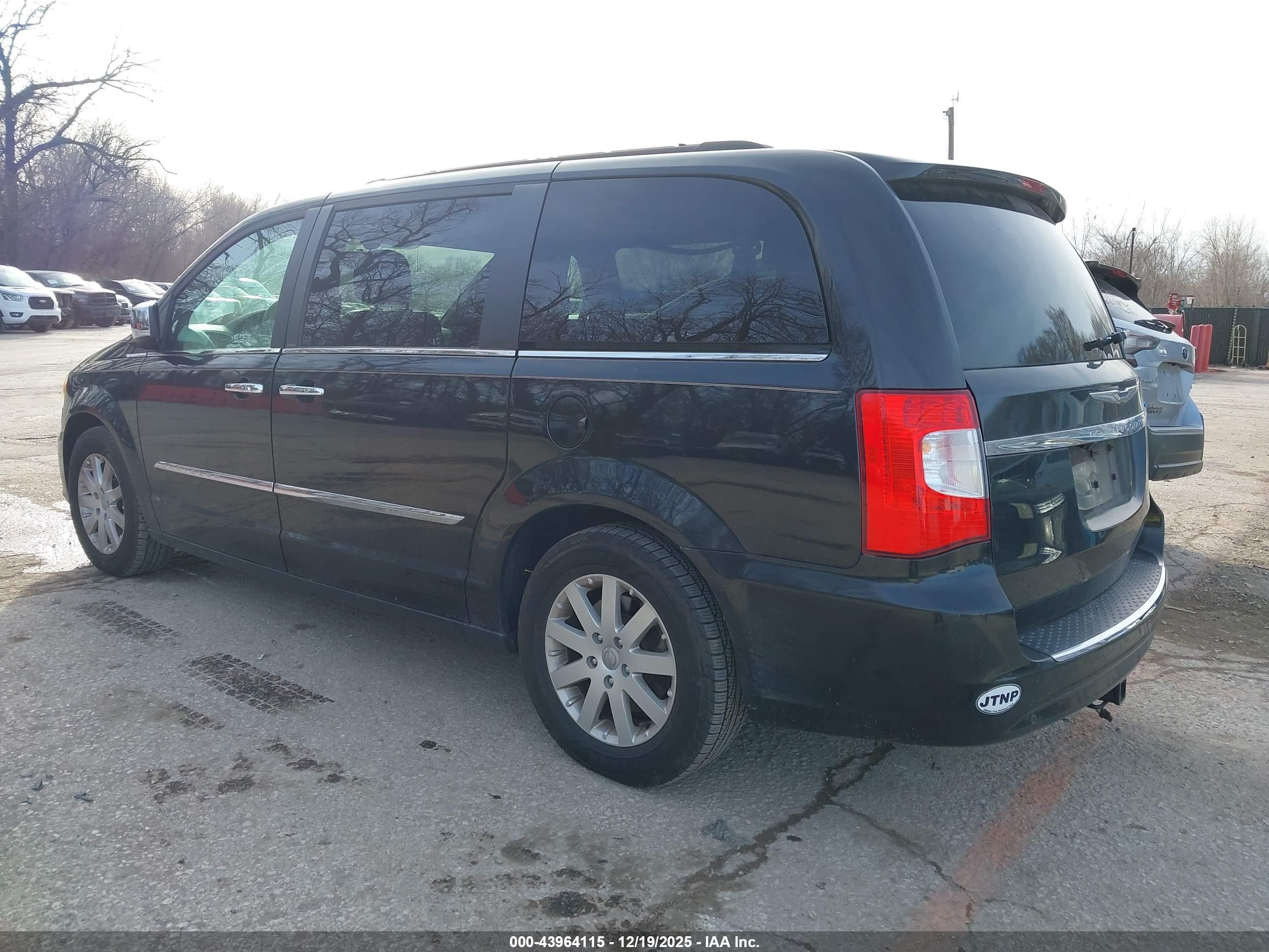 CHRYSLER TOWN image 3