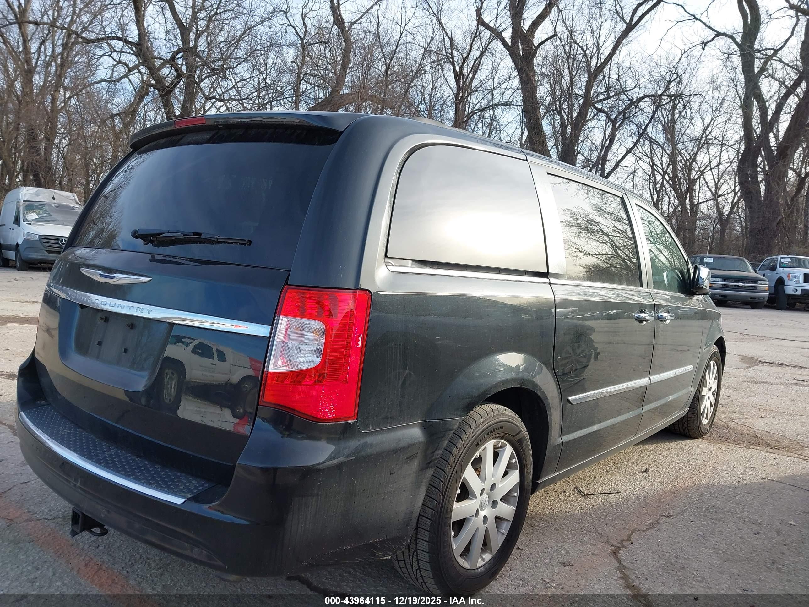 CHRYSLER TOWN image 4
