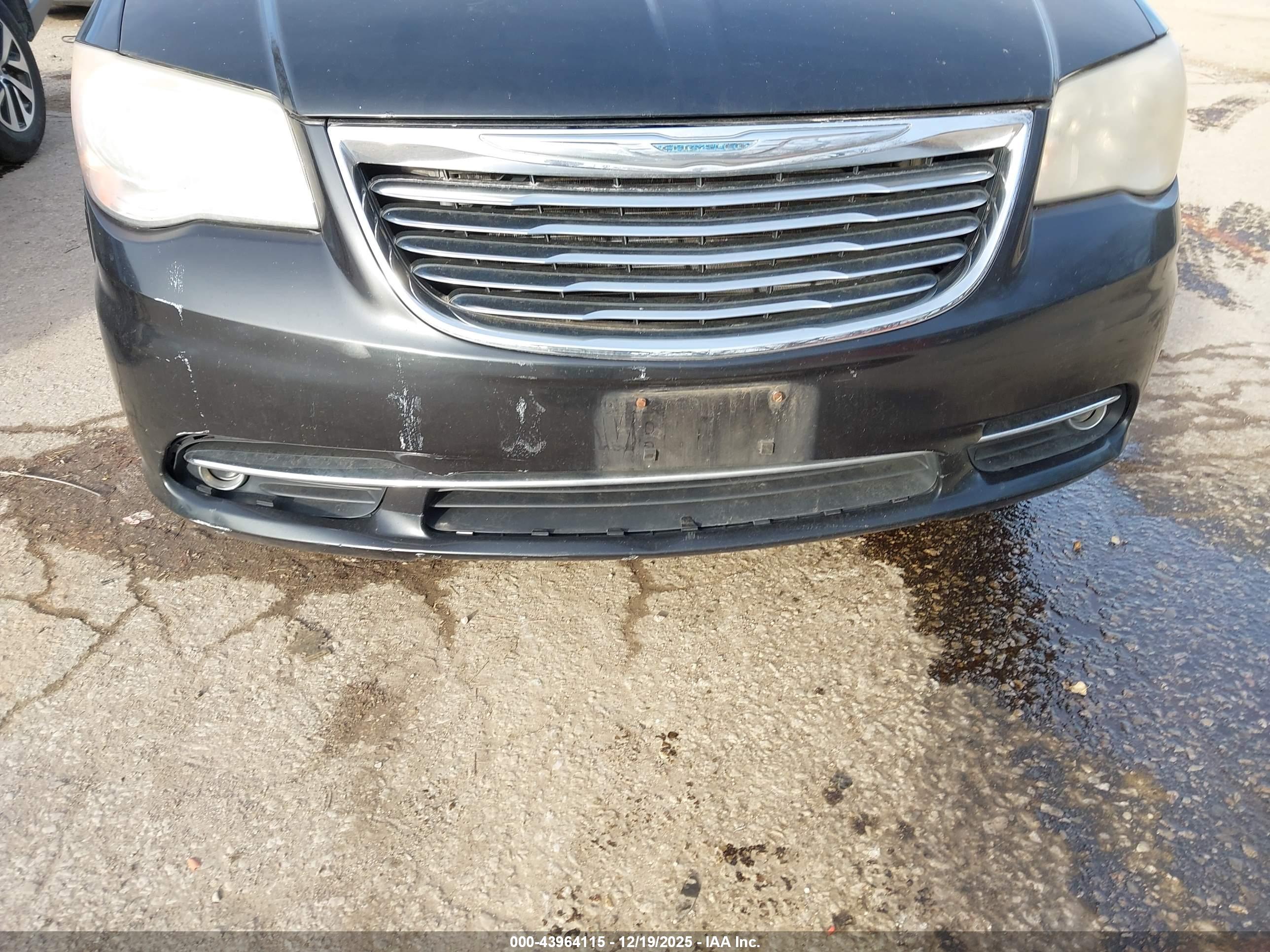 CHRYSLER TOWN image 6
