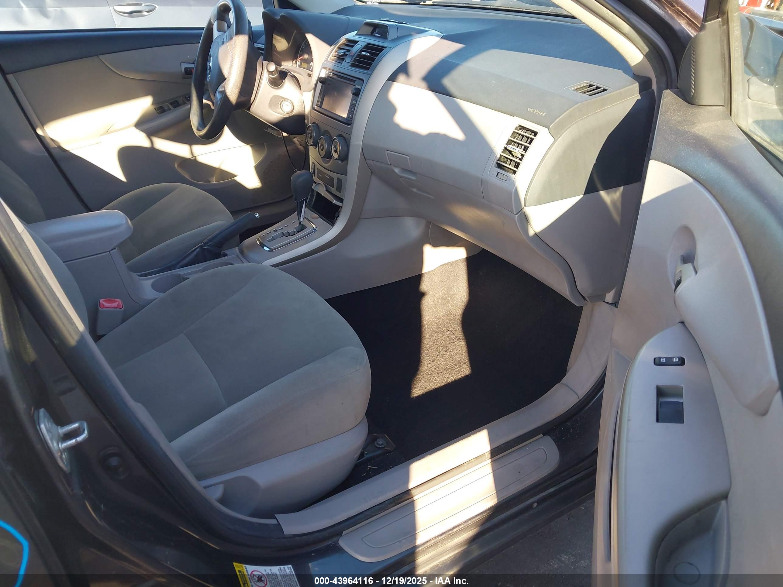 TOYOTA COROLLA image 5