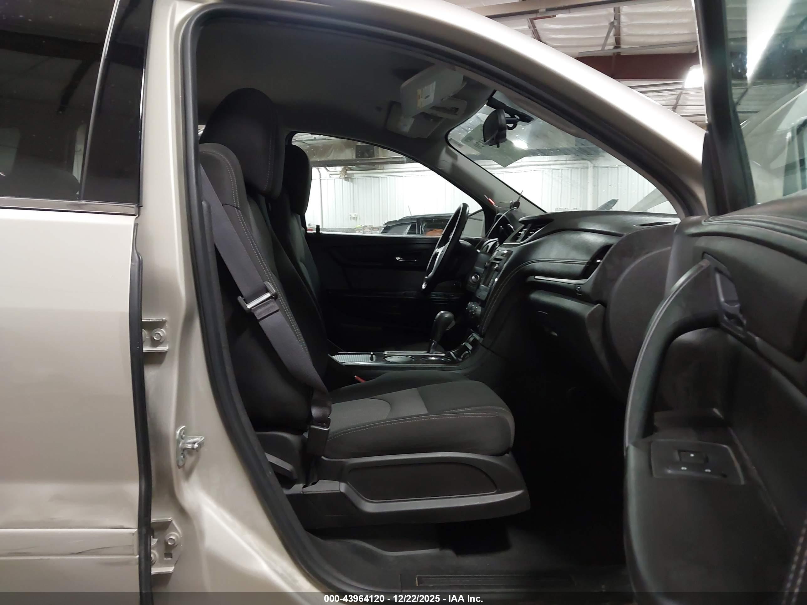CHEVROLET TRAVERSE image 5