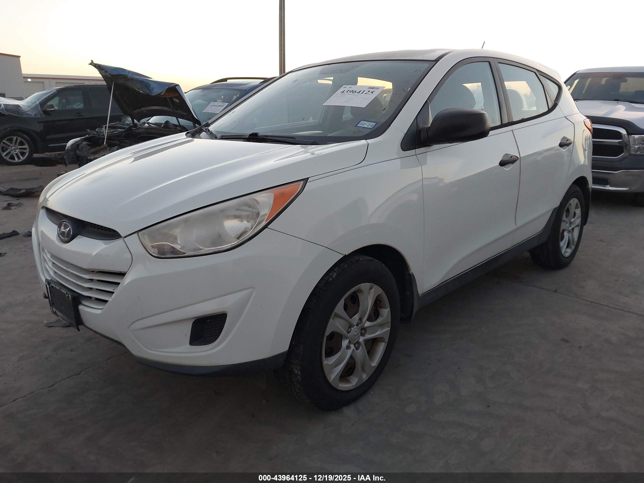 HYUNDAI TUCSON image 2